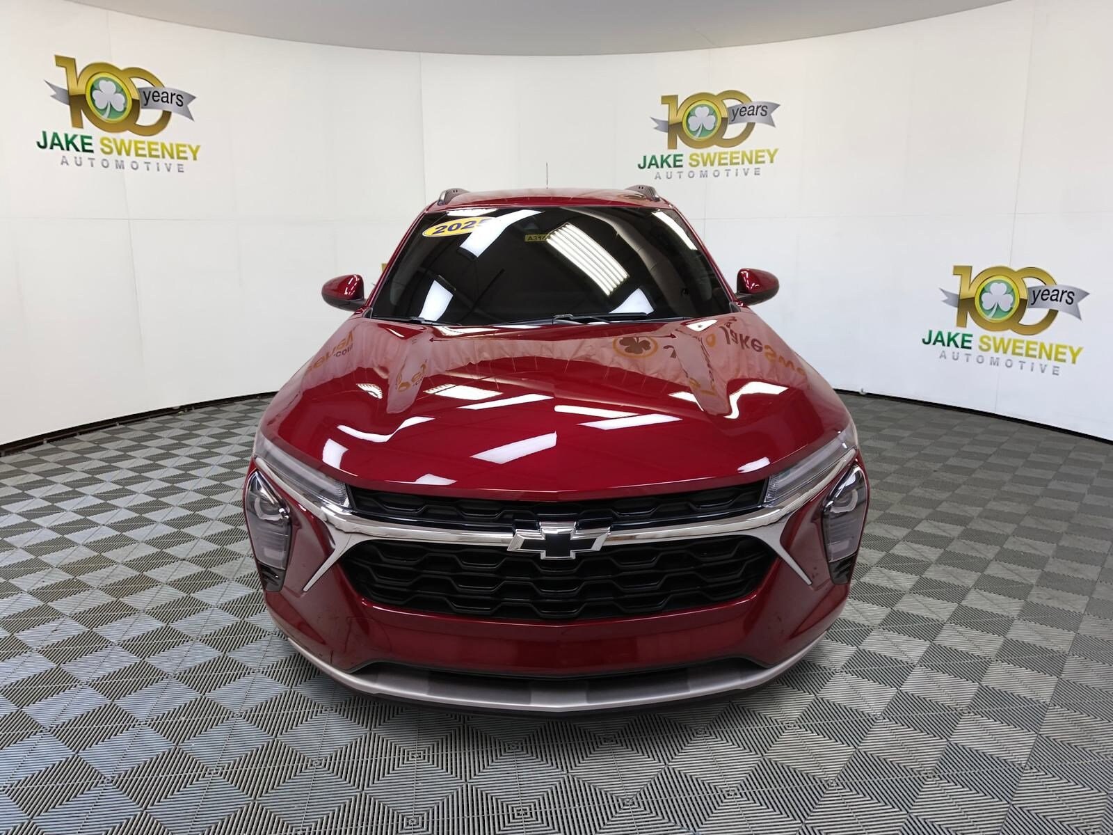 2025 Chevrolet Trax LT photo 2