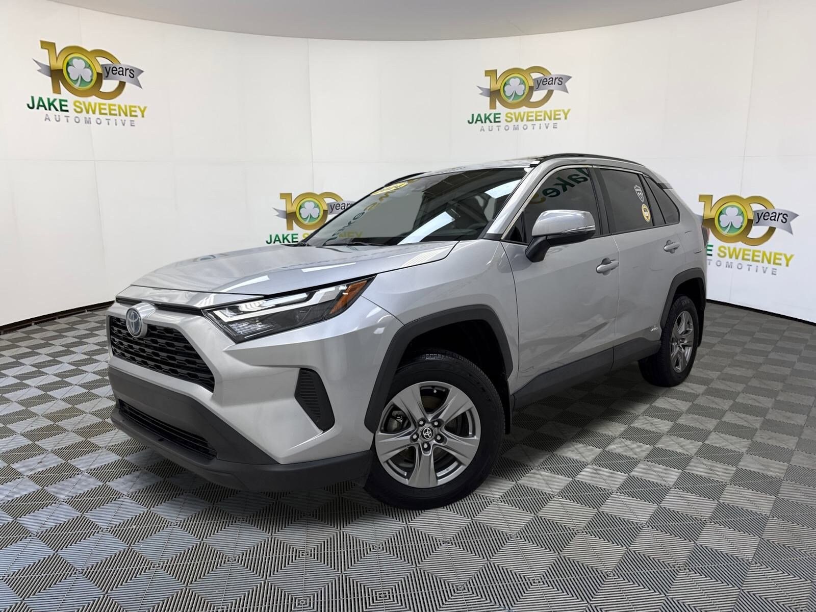 2024 Toyota RAV4 Hybrid XLE photo 2