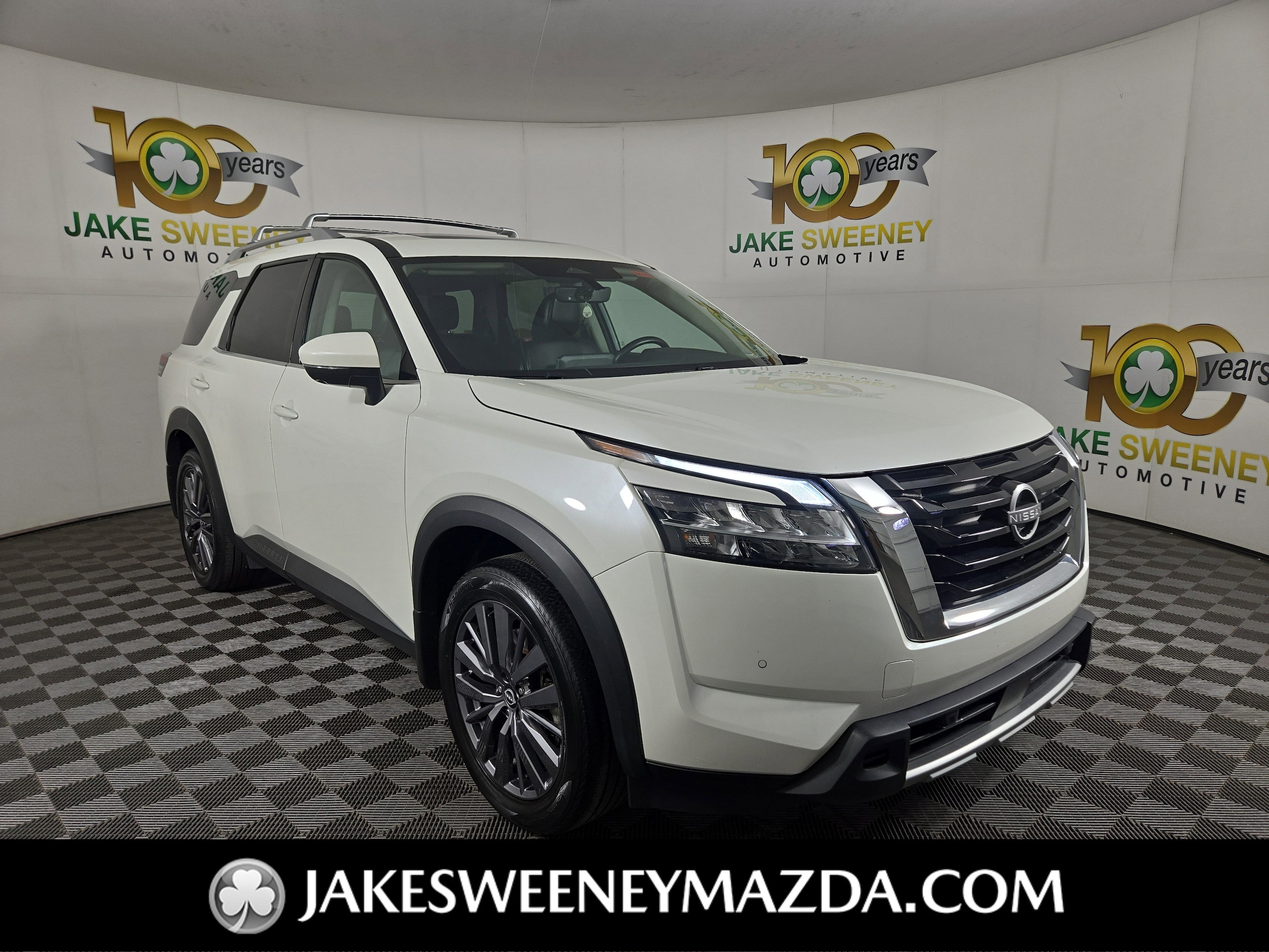 2024 Nissan Pathfinder SL's photo