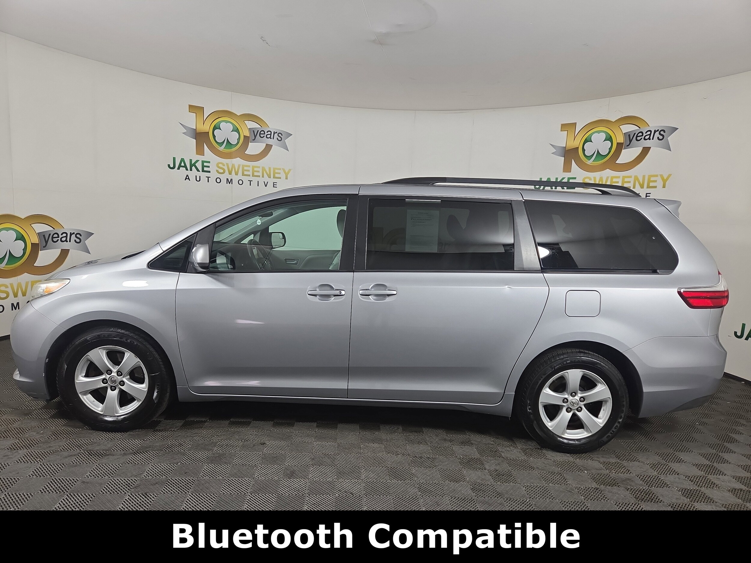 2017 Toyota Sienna LE photo 4