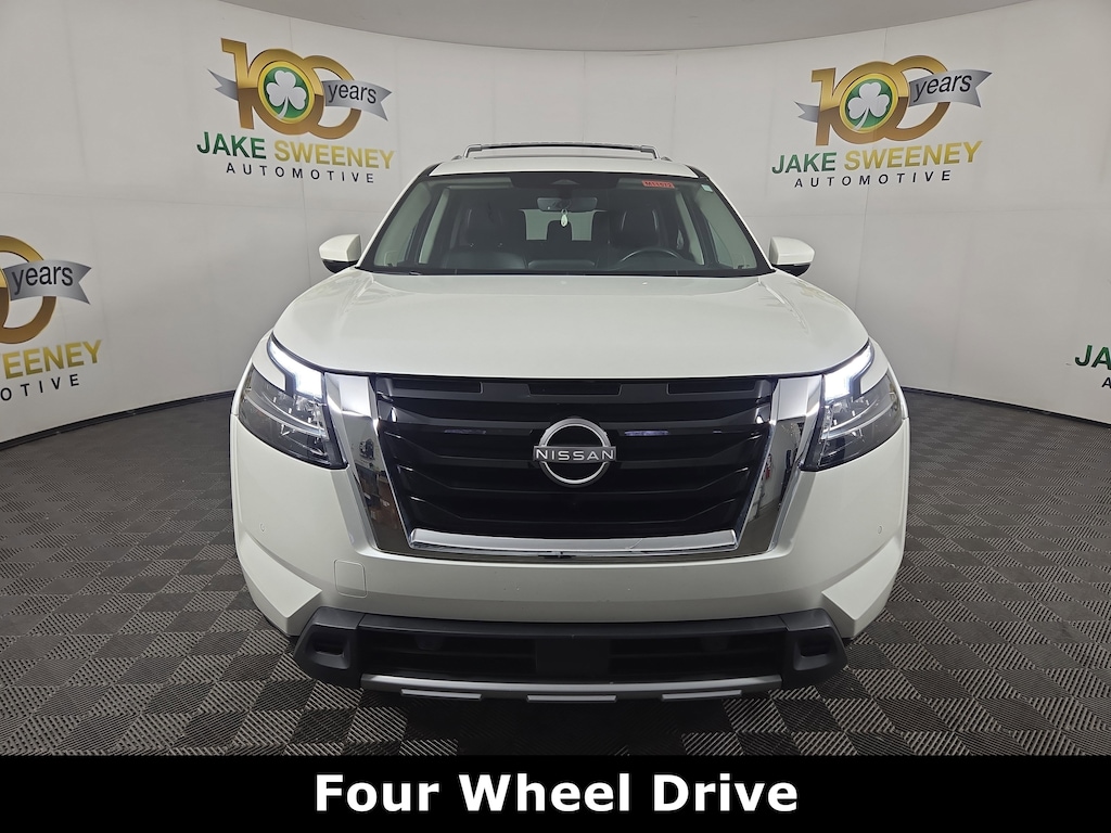 Used 2024 Nissan Pathfinder SL 4WD SUV