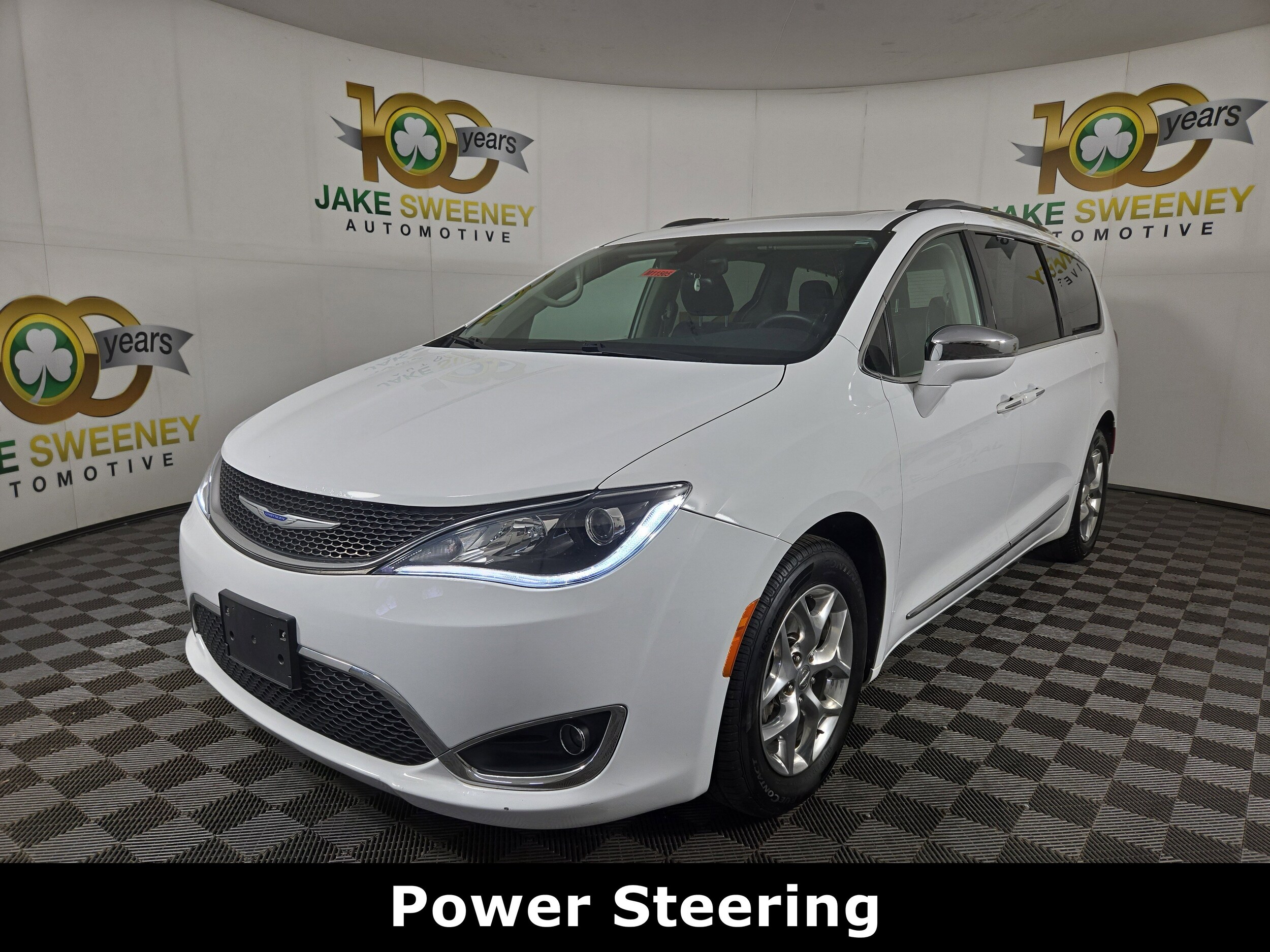 2018 Chrysler Pacifica Limited photo 3