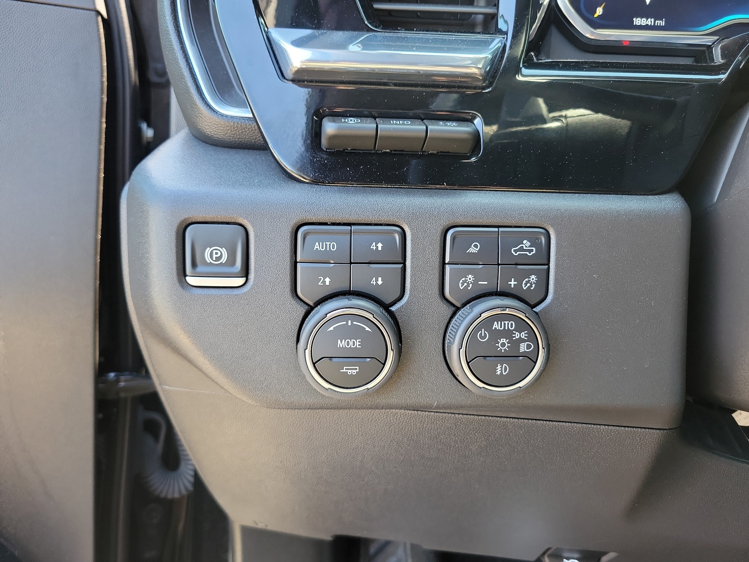 2025 Chevrolet Silverado 1500 LTZ - Photo 33