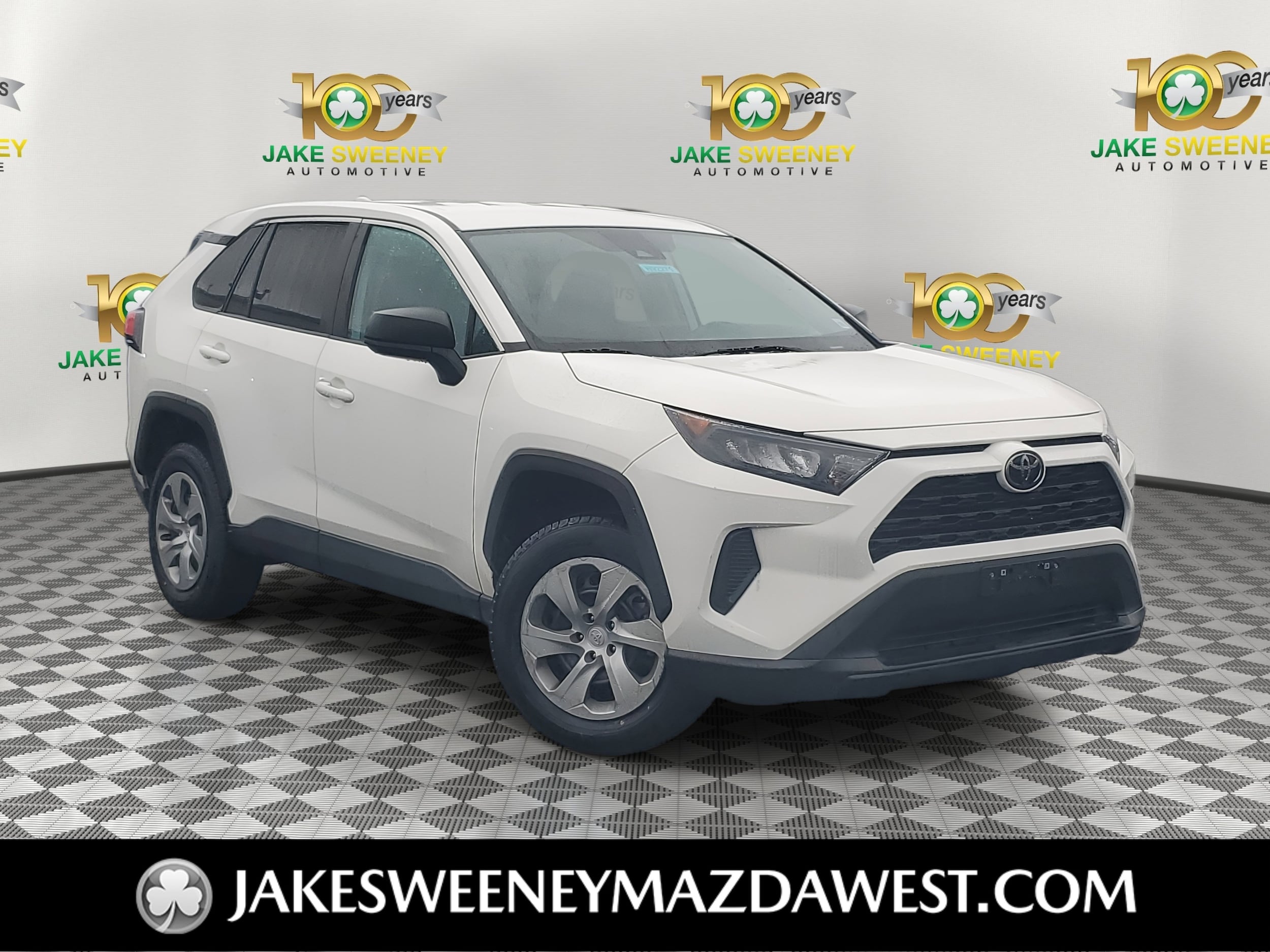 2022 Toyota RAV4 LE's photo