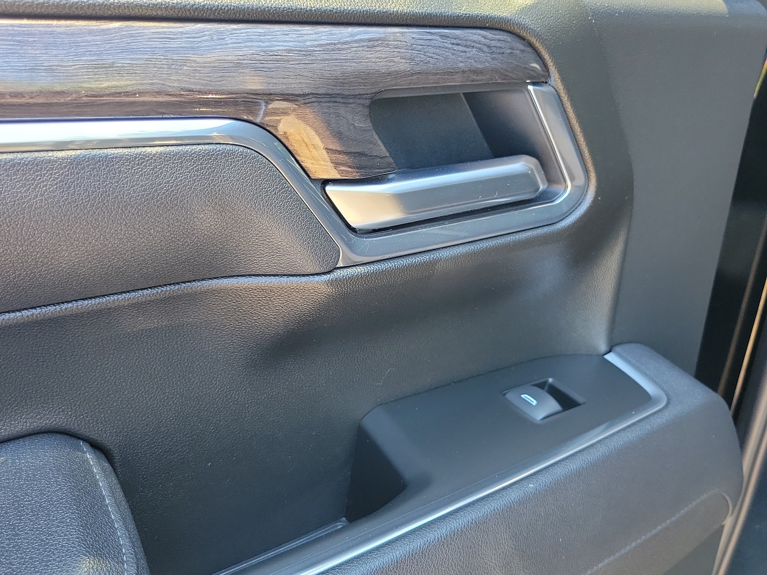 2025 Chevrolet Silverado 1500 LTZ - Photo 17