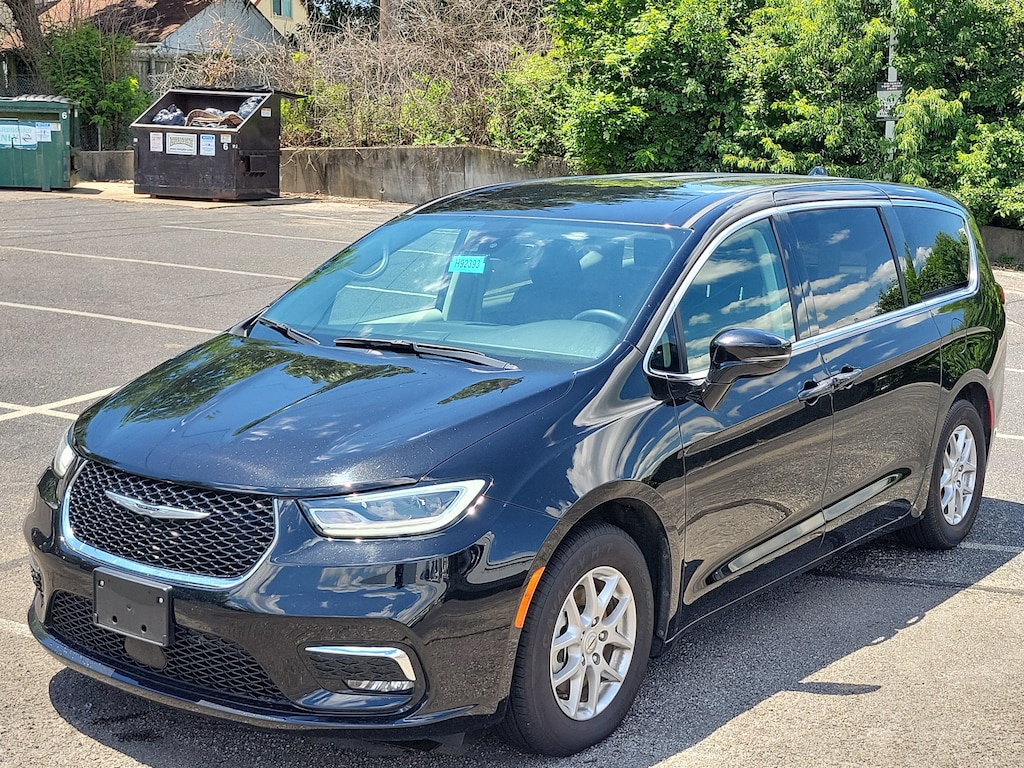 Used 2024 Chrysler Pacifica Touring L Van Passenger Van