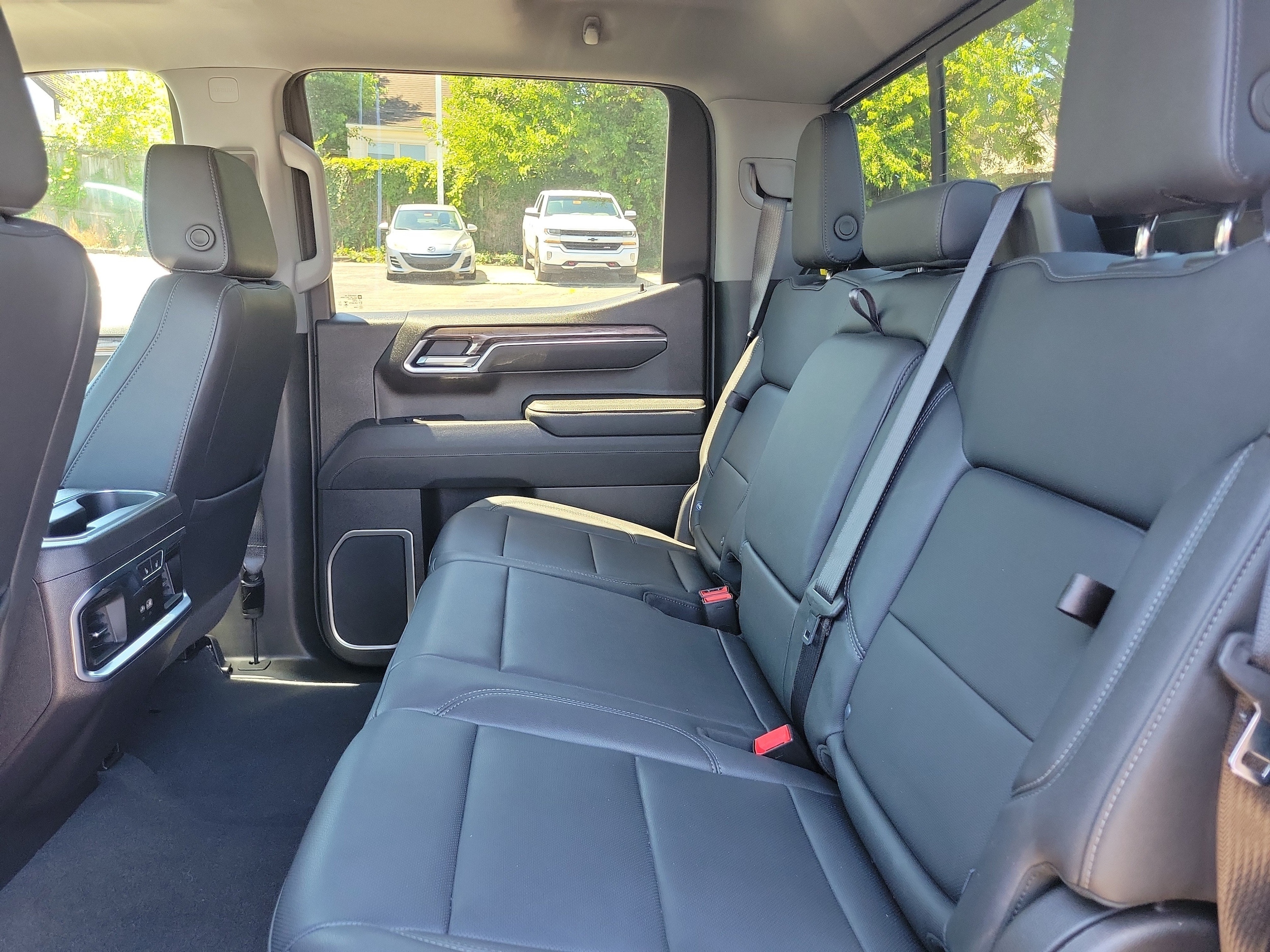 2025 Chevrolet Silverado 1500 LTZ - Photo 14