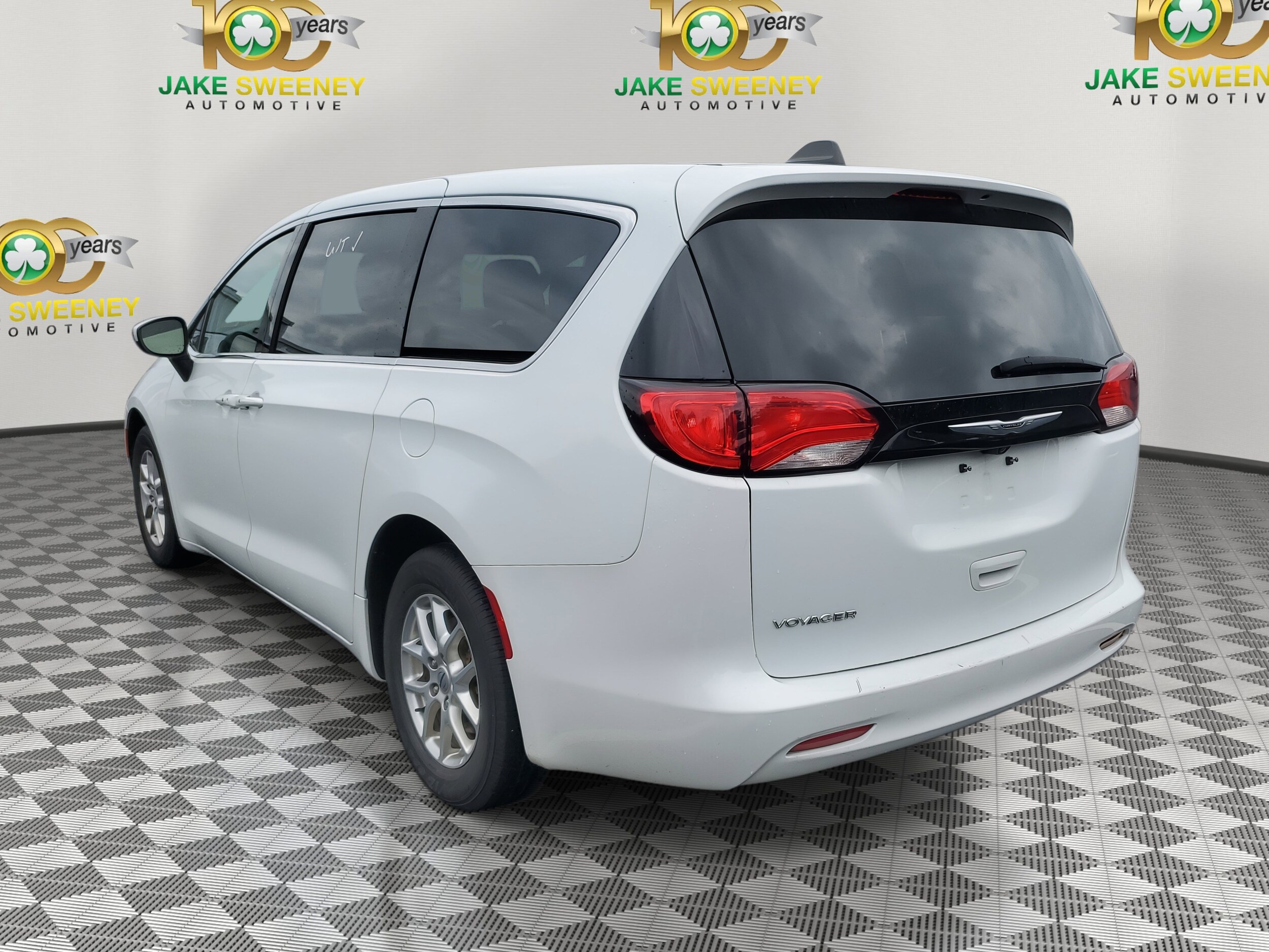 2023 Chrysler Voyager LX photo 3