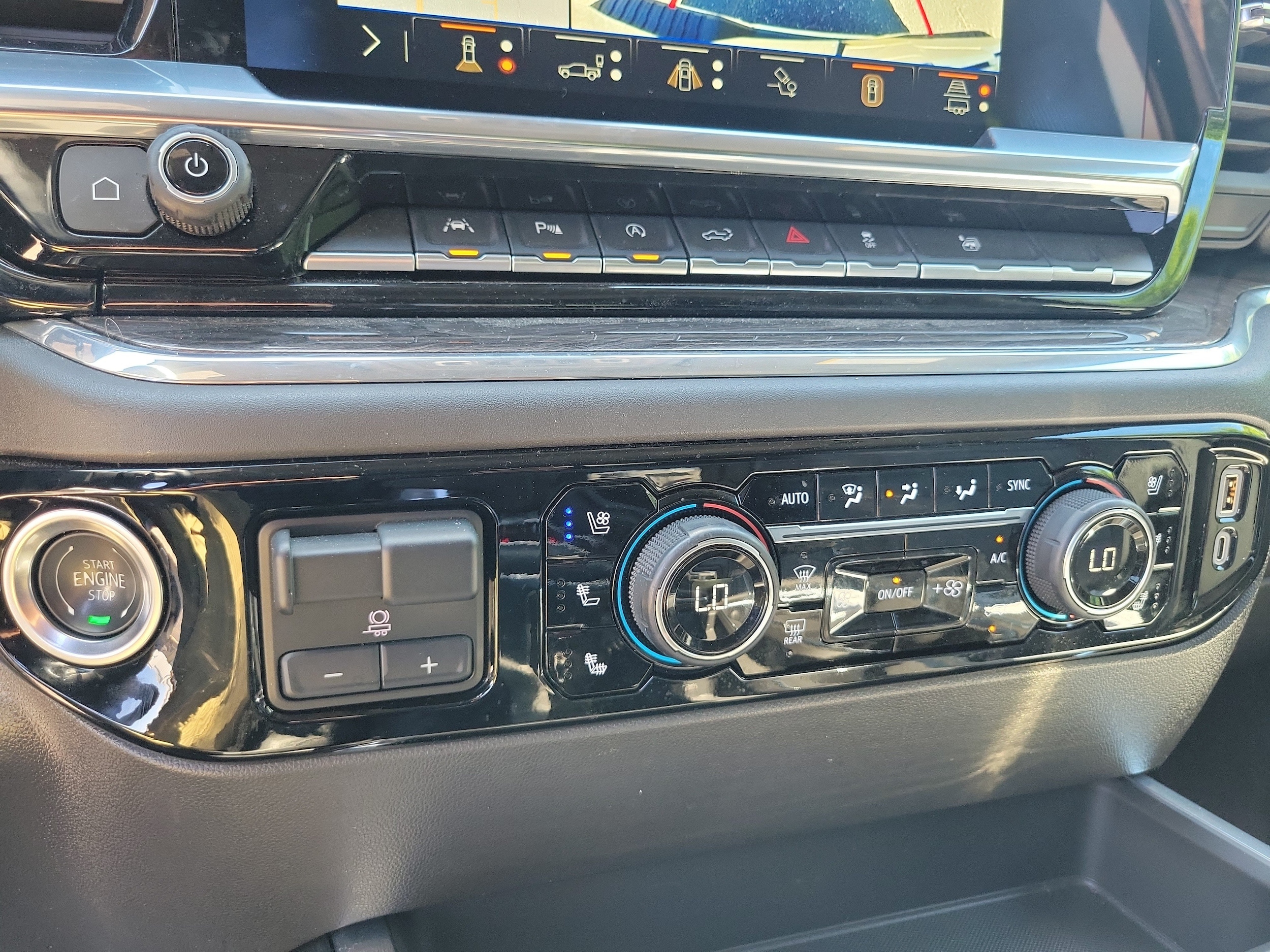 2025 Chevrolet Silverado 1500 LTZ - Photo 30