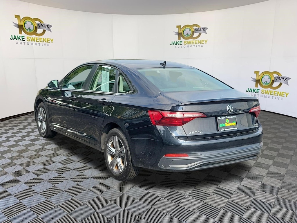 Used 2024 Volkswagen Jetta SE Sedan