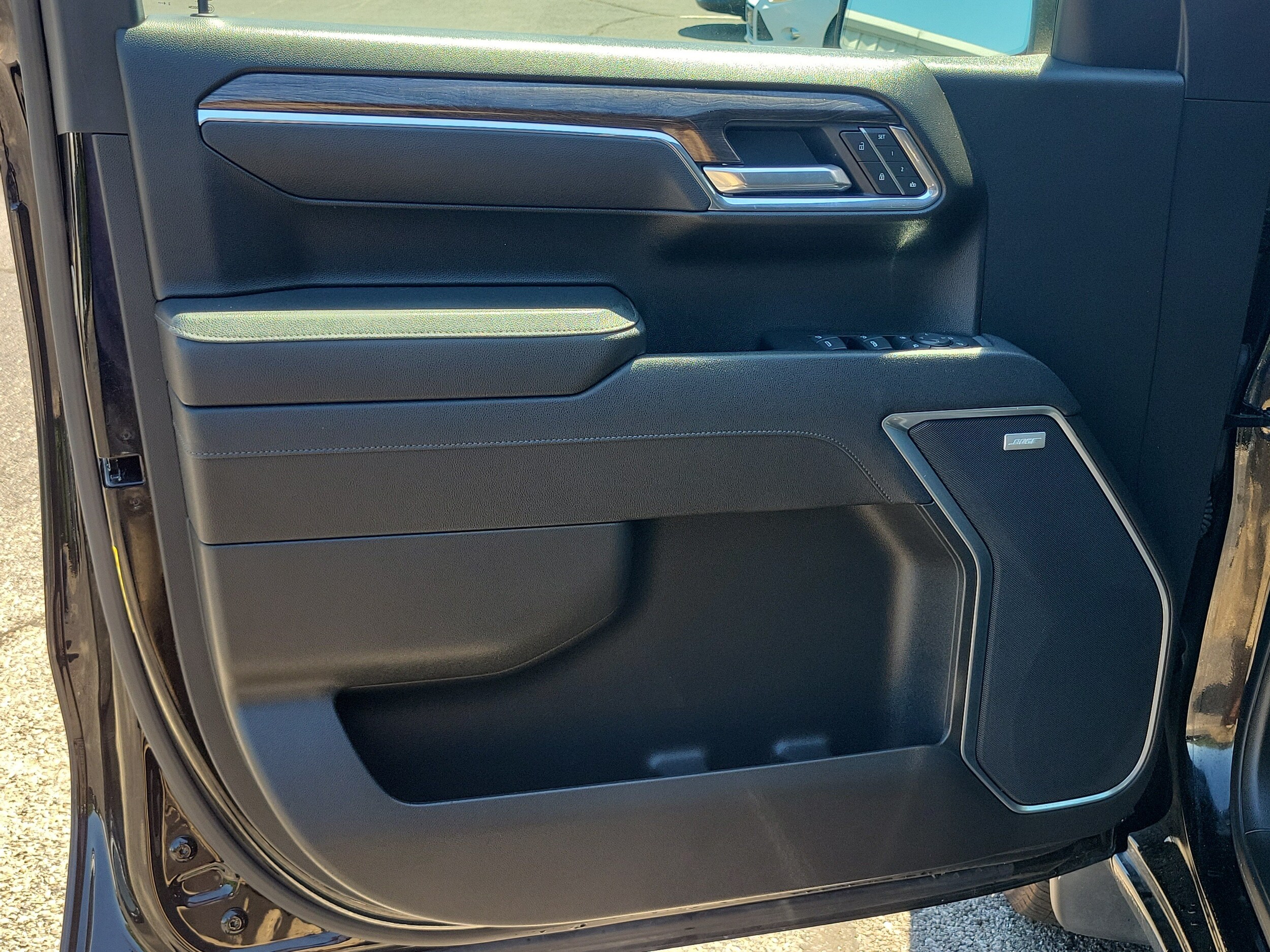 2025 Chevrolet Silverado 1500 LTZ - Photo 21