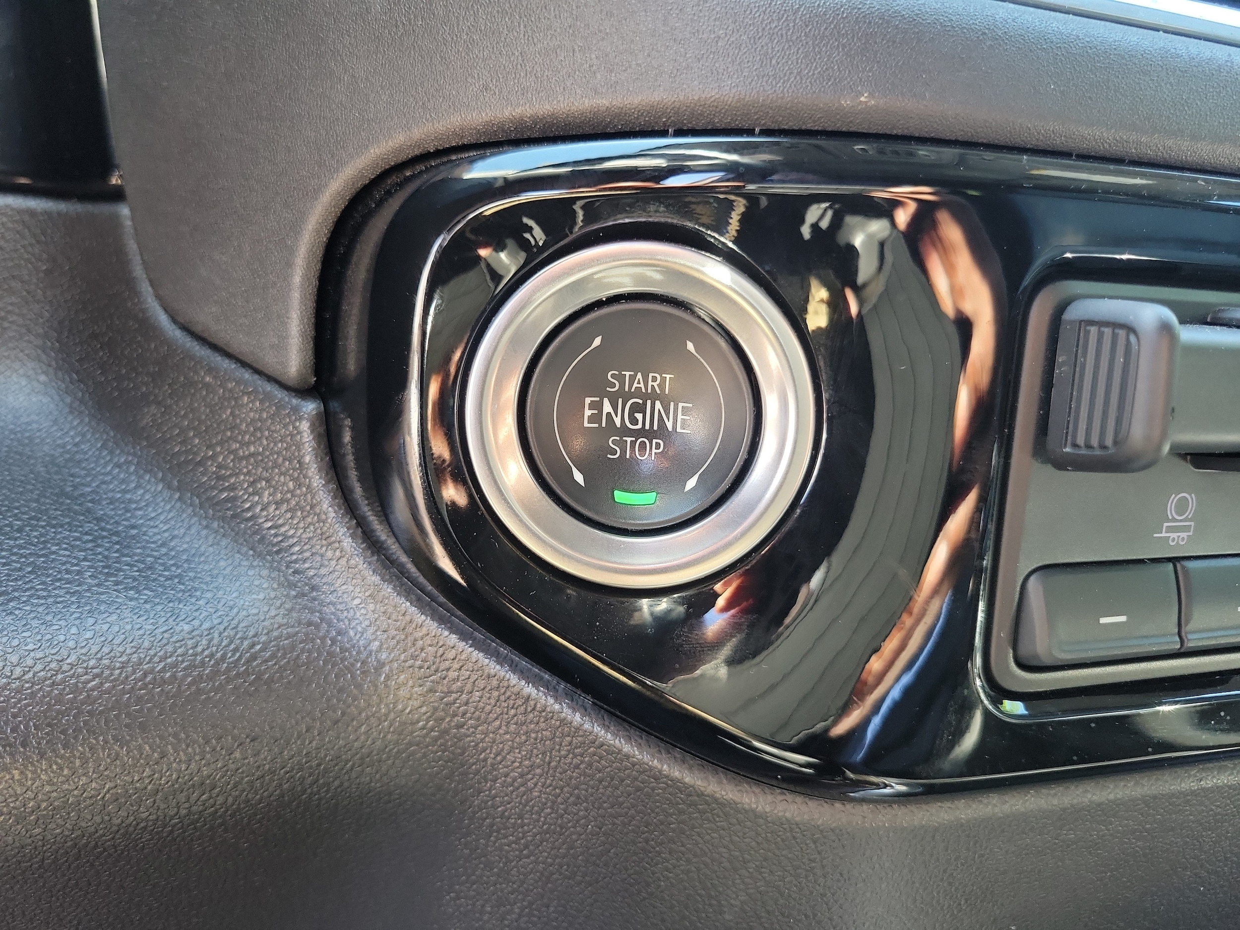 2025 Chevrolet Silverado 1500 LTZ - Photo 31