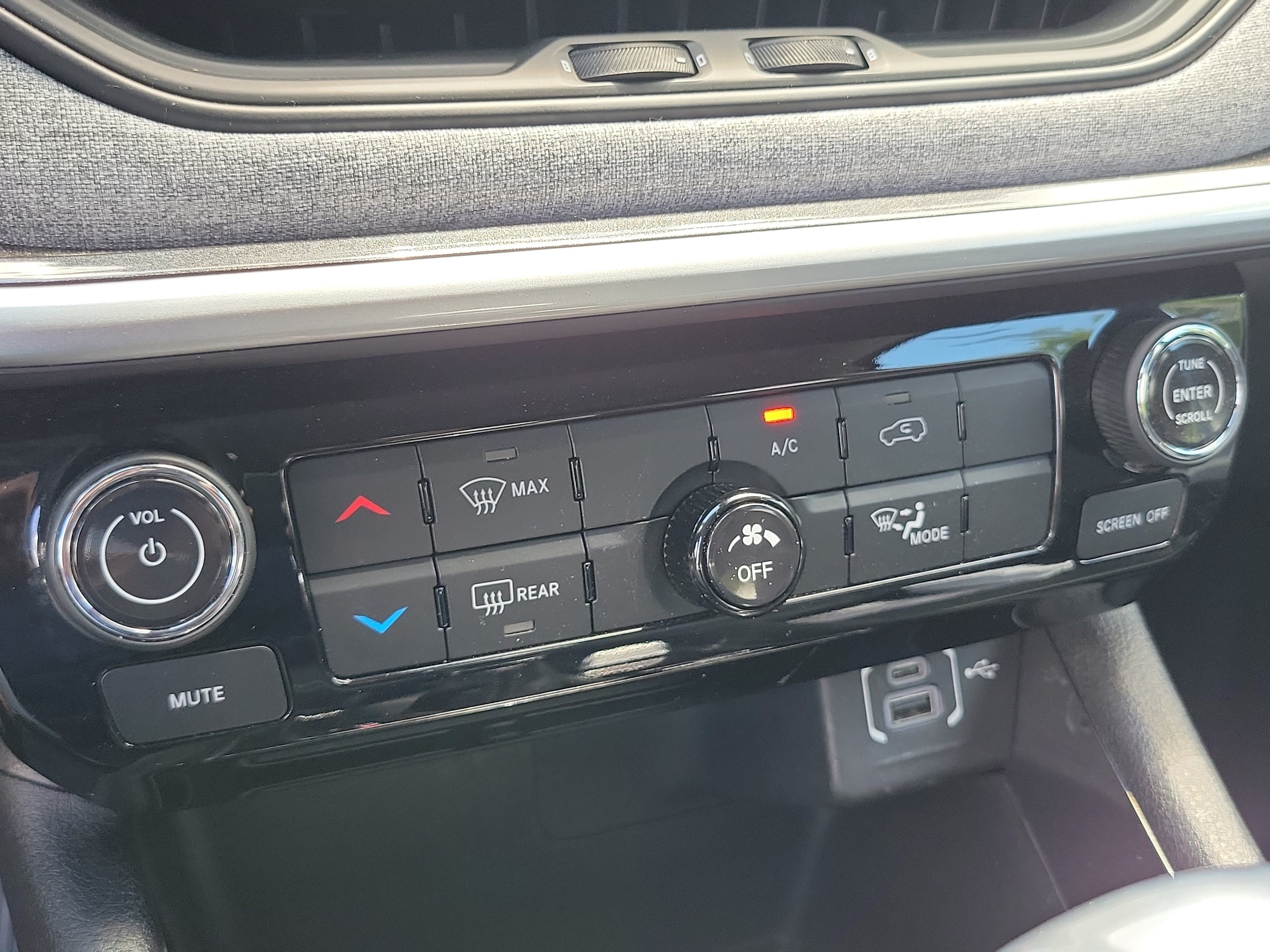2022 Jeep Compass Latitude Lux - Photo 30