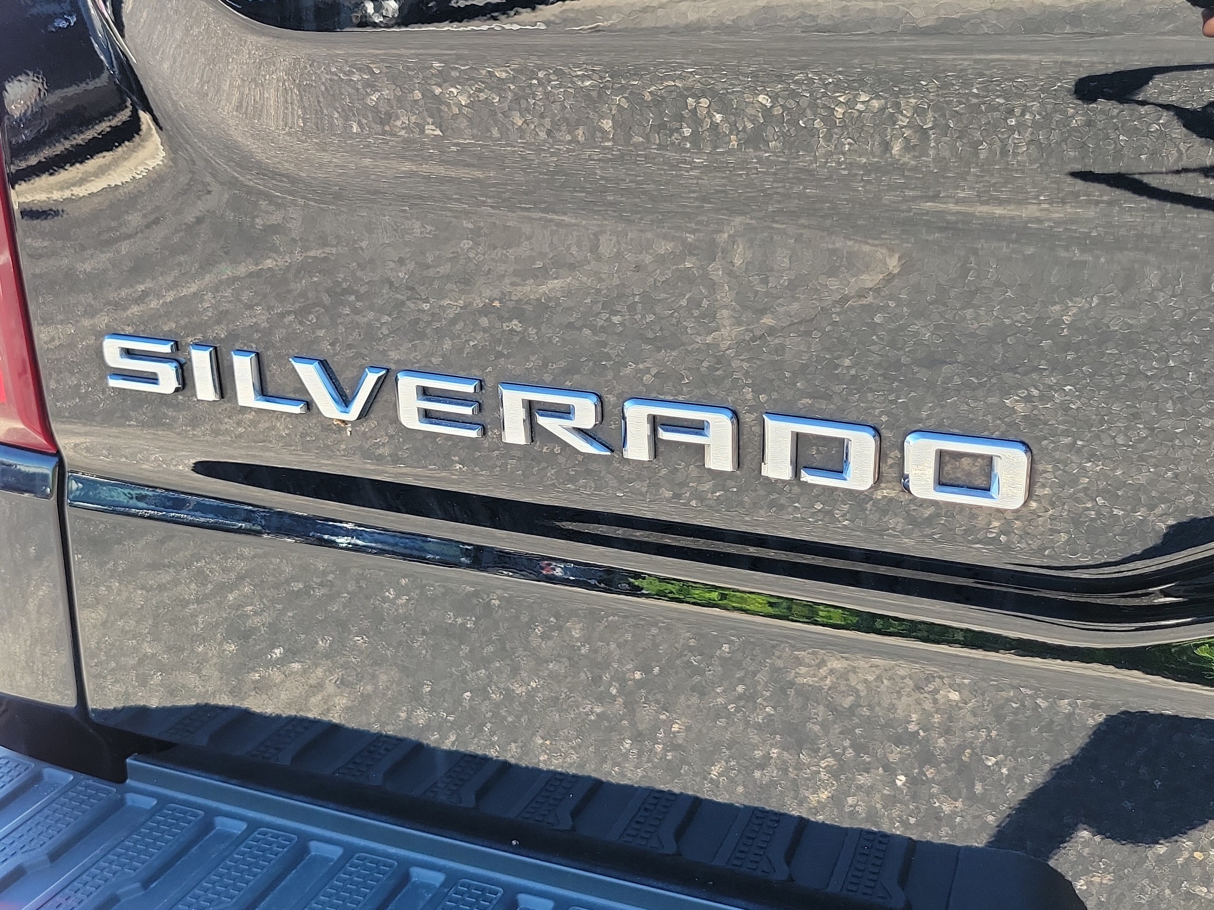 2025 Chevrolet Silverado 1500 LTZ - Photo 9