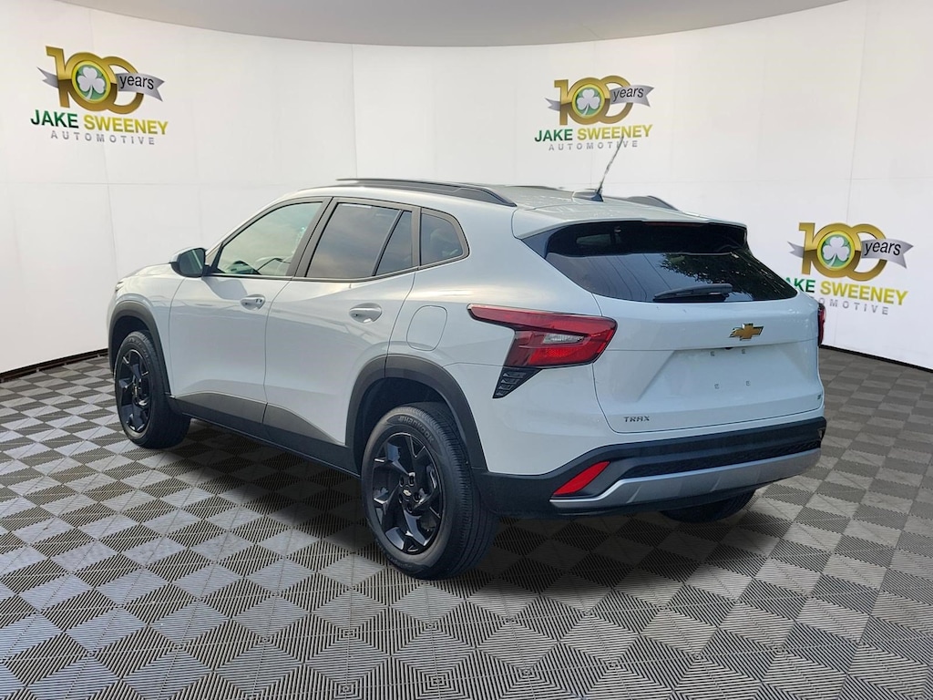 Used 2025 Chevrolet Trax LT SUV