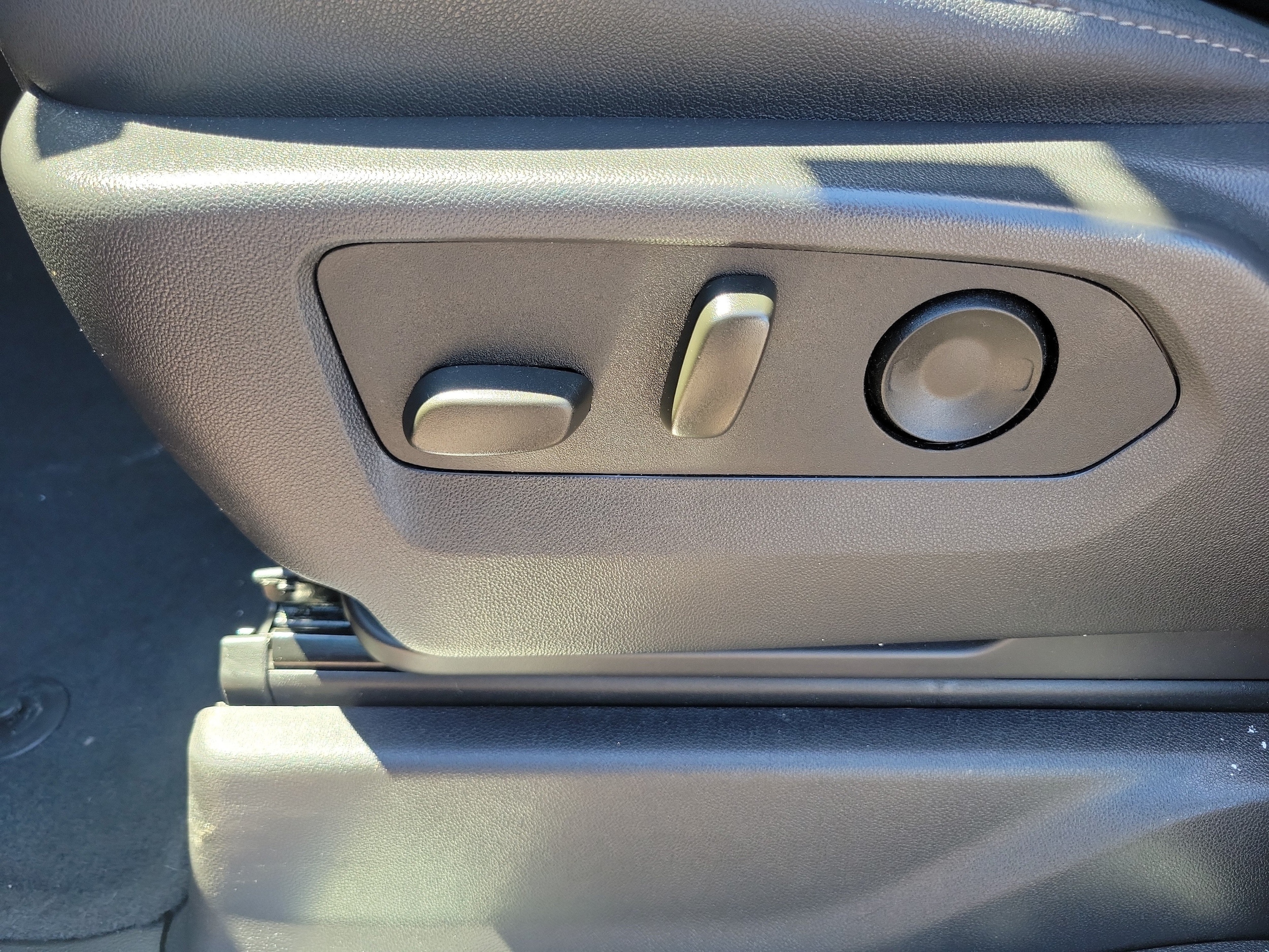 2025 Chevrolet Silverado 1500 LTZ - Photo 19