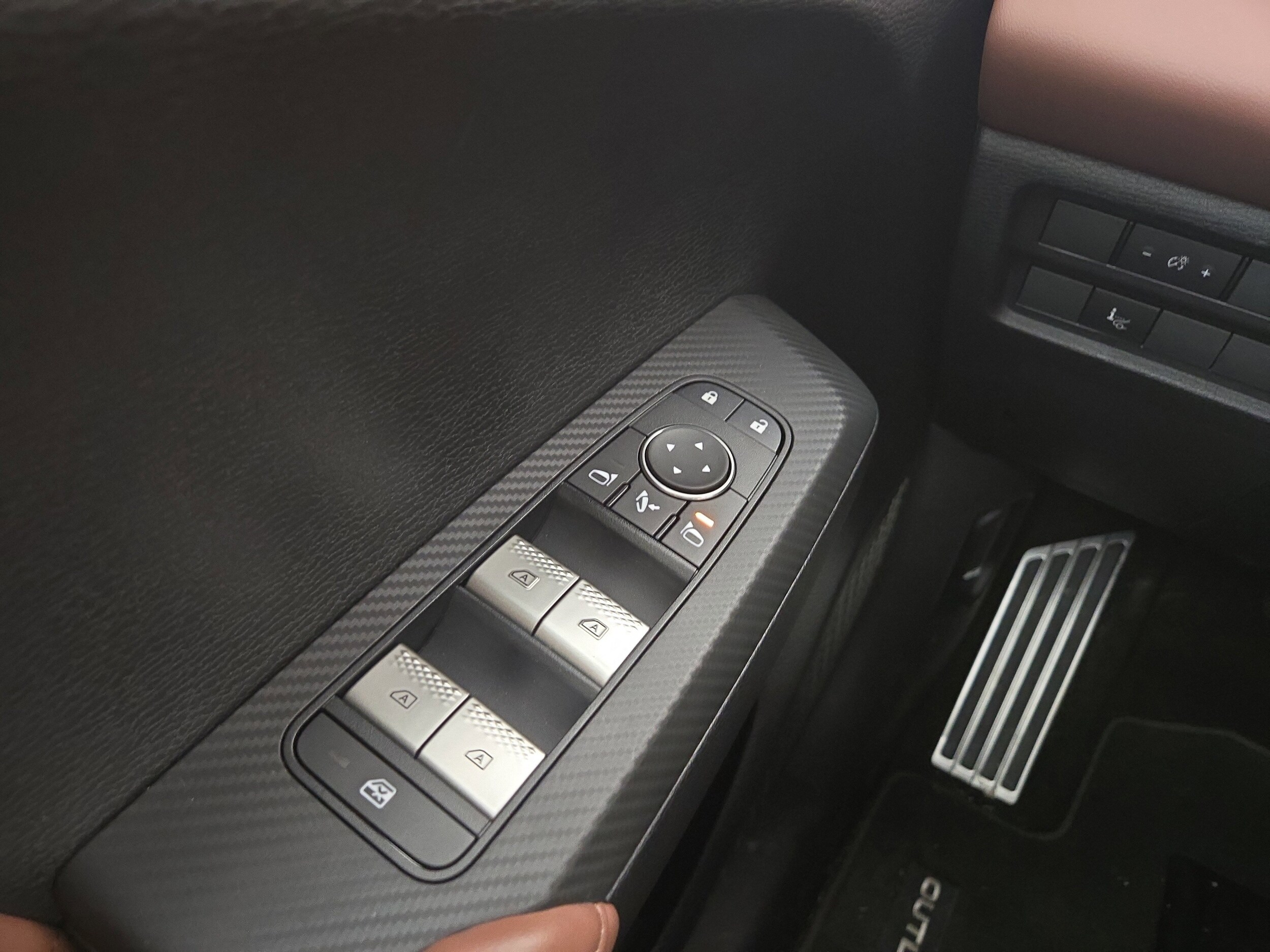 2025 Mitsubishi Outlander SEL - Photo 32