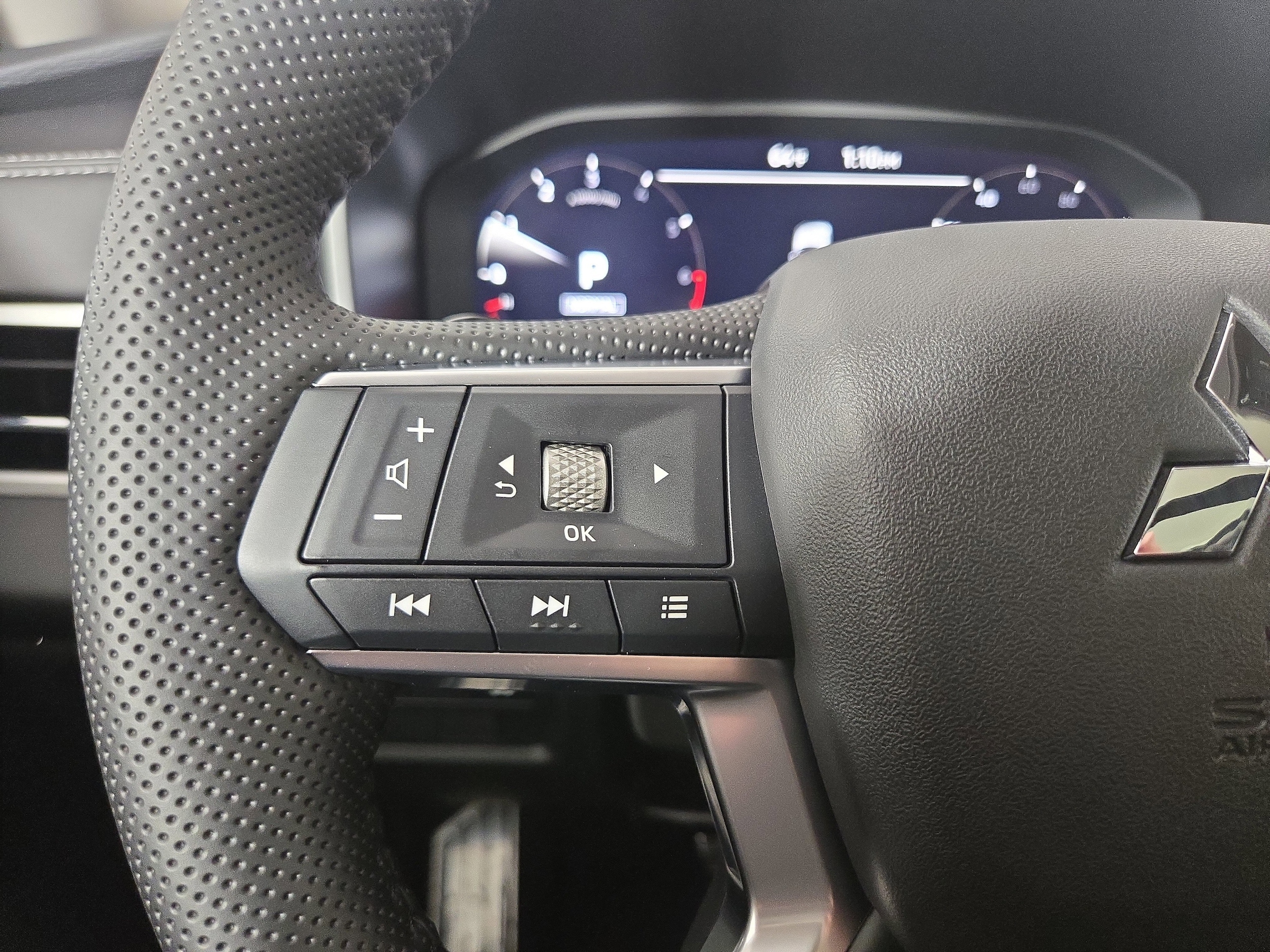 2026 Mitsubishi Outlander SEL - Photo 17