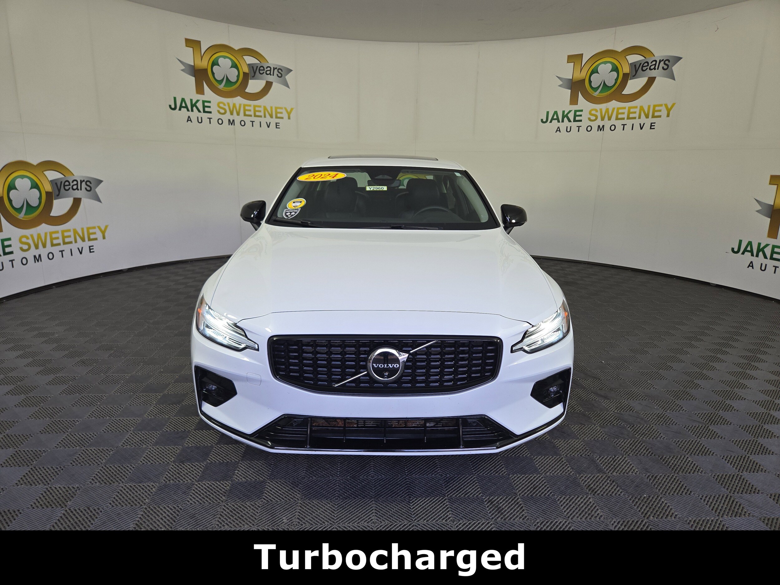 2024 Volvo S60 B5 Plus photo 2