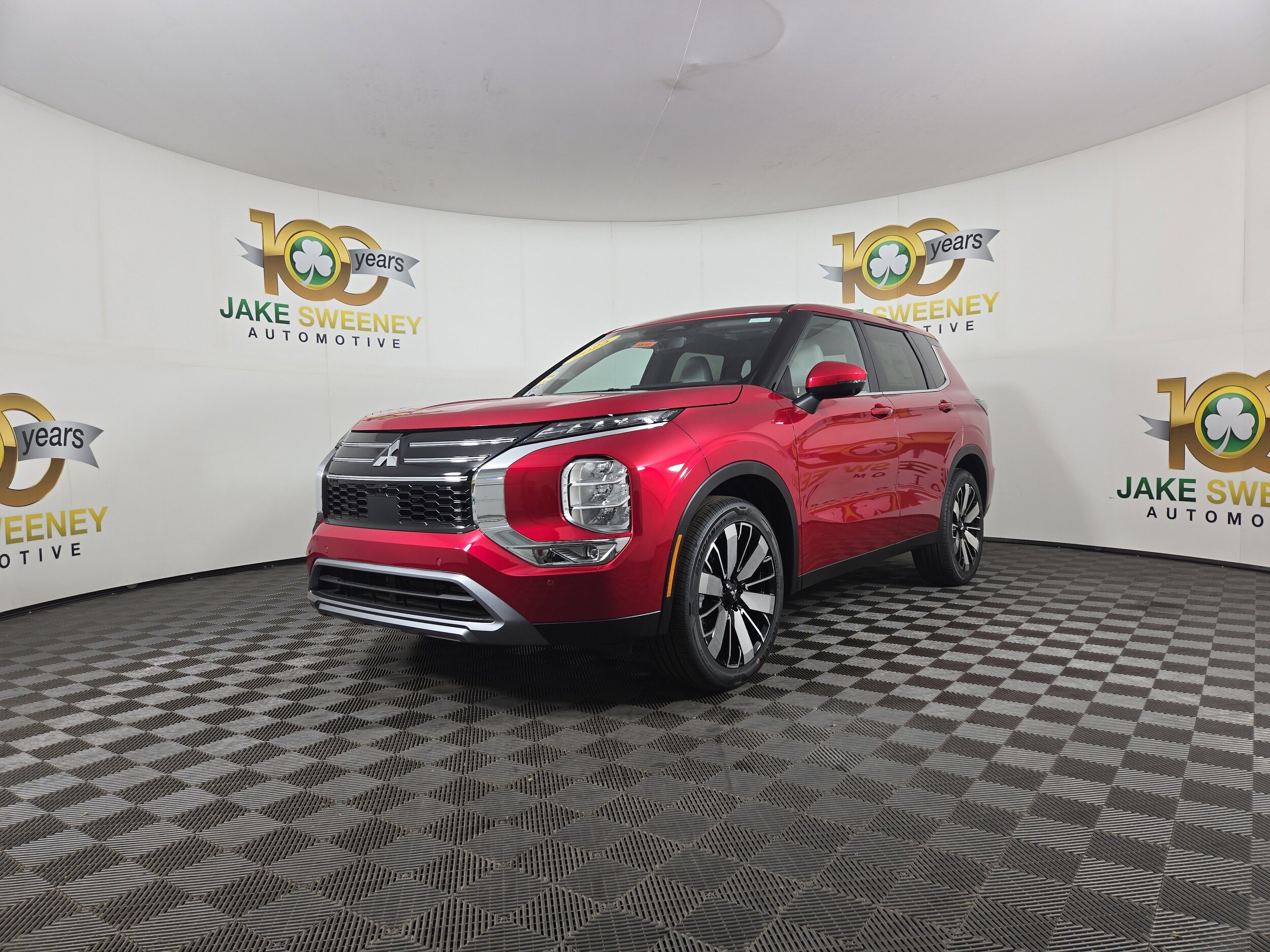 2025 Mitsubishi Outlander SE photo 3