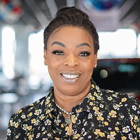 Staff member Thelma Linton-Jones from ID_b817cf791dc7