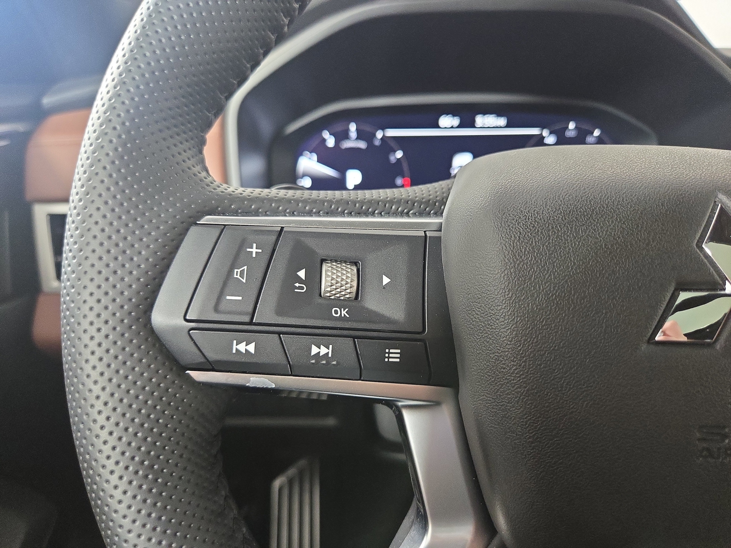 2025 Mitsubishi Outlander SEL - Photo 17