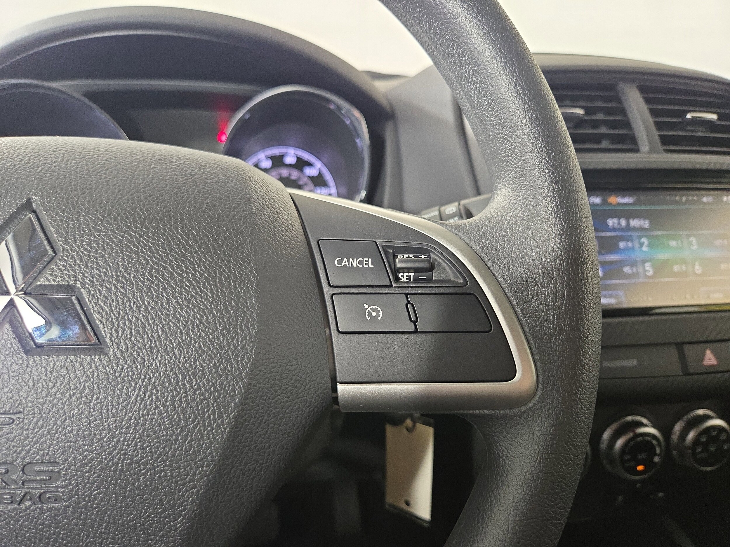 2025 Mitsubishi Outlander Sport ES - Photo 17