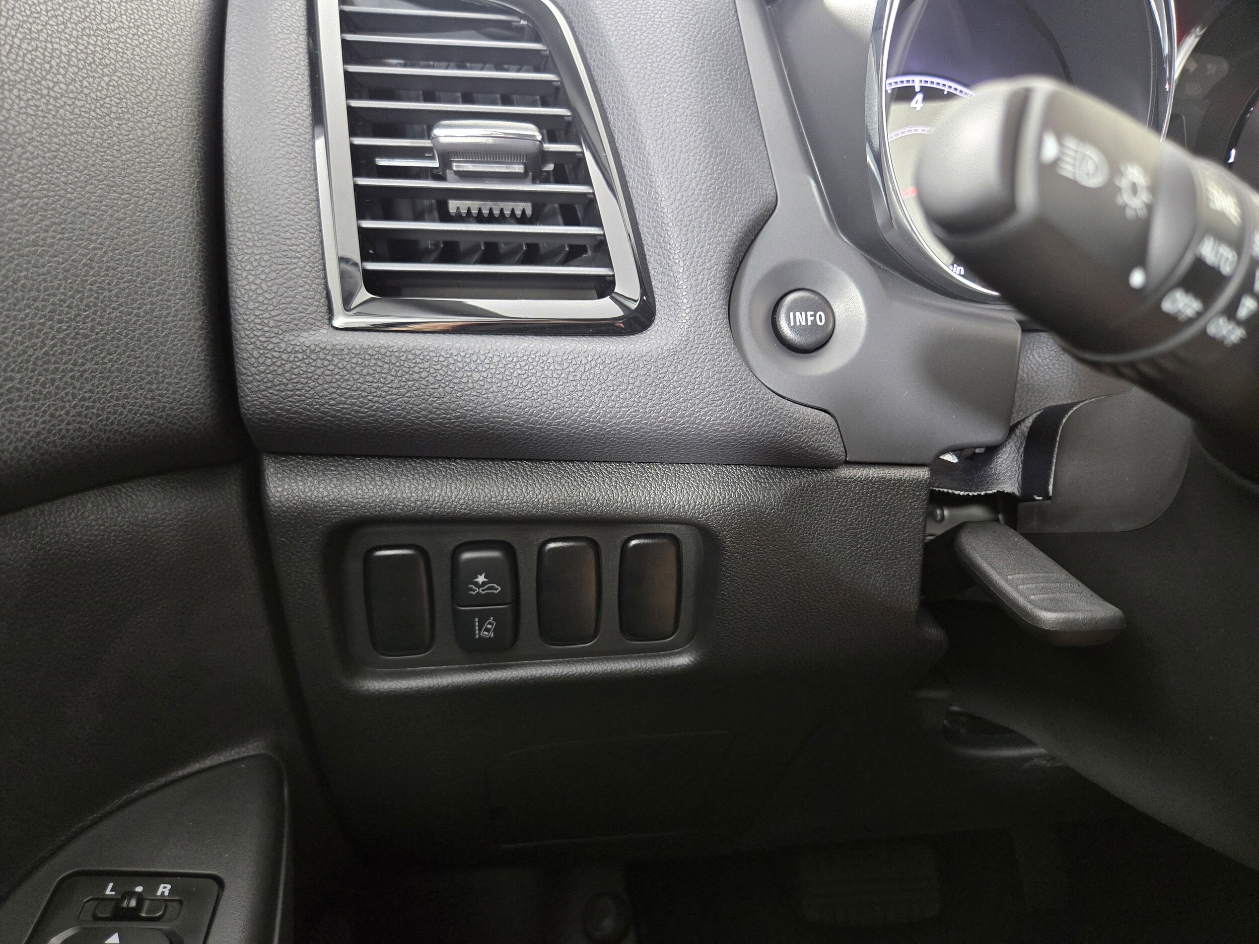 2025 Mitsubishi Outlander Sport LE - Photo 28