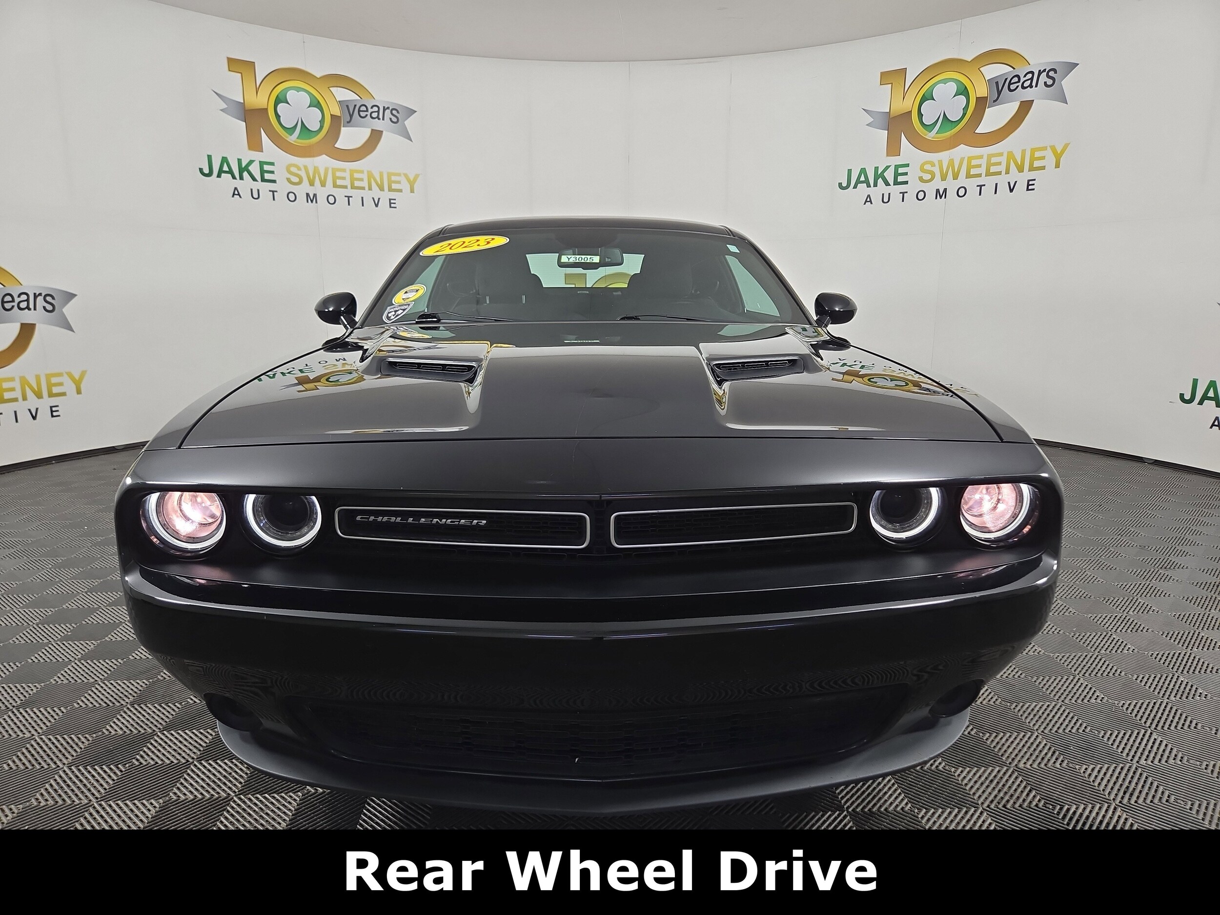 2023 Dodge Challenger SXT photo 2