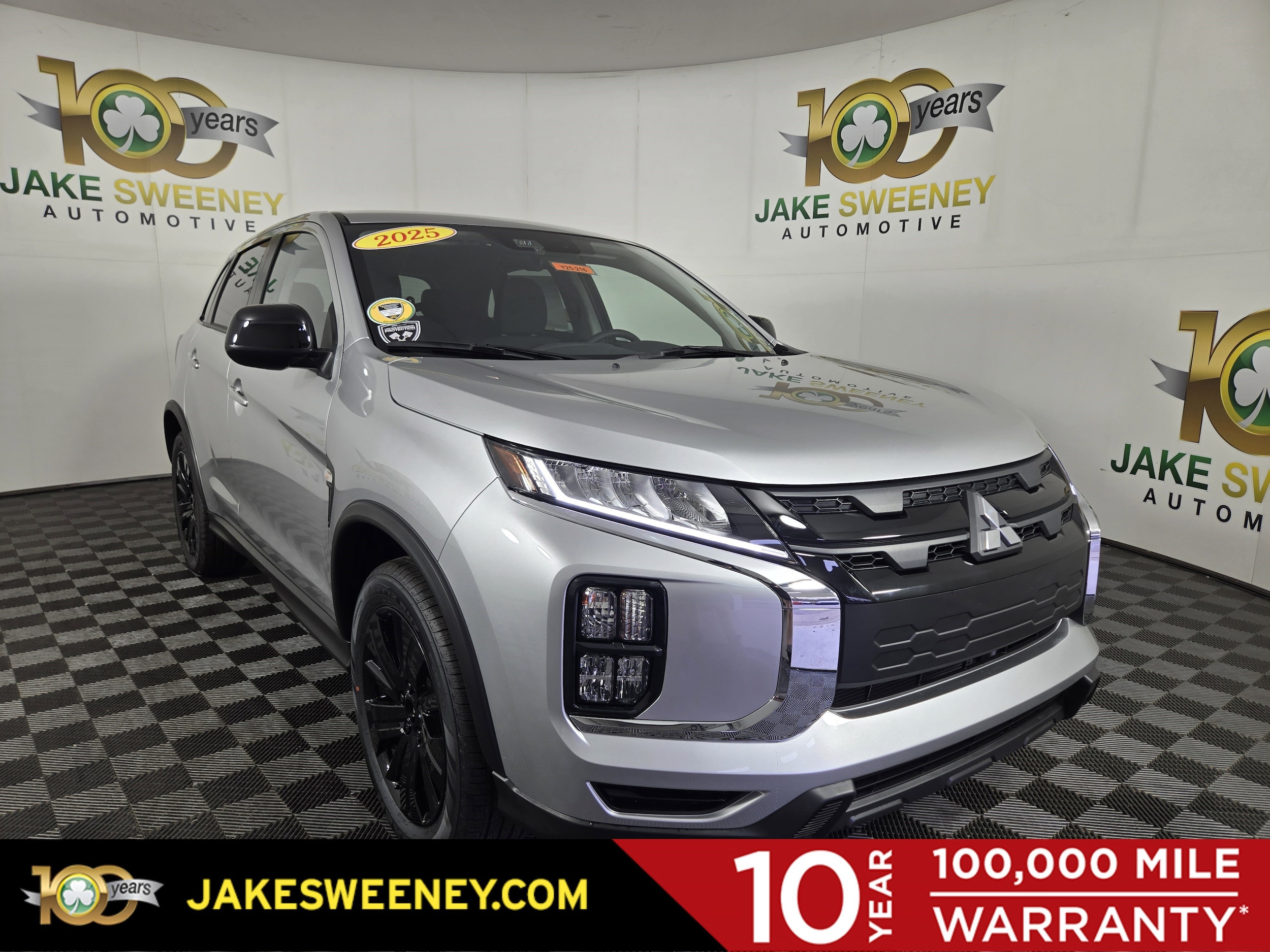 2025 Mitsubishi Outlander Sport LE's photo