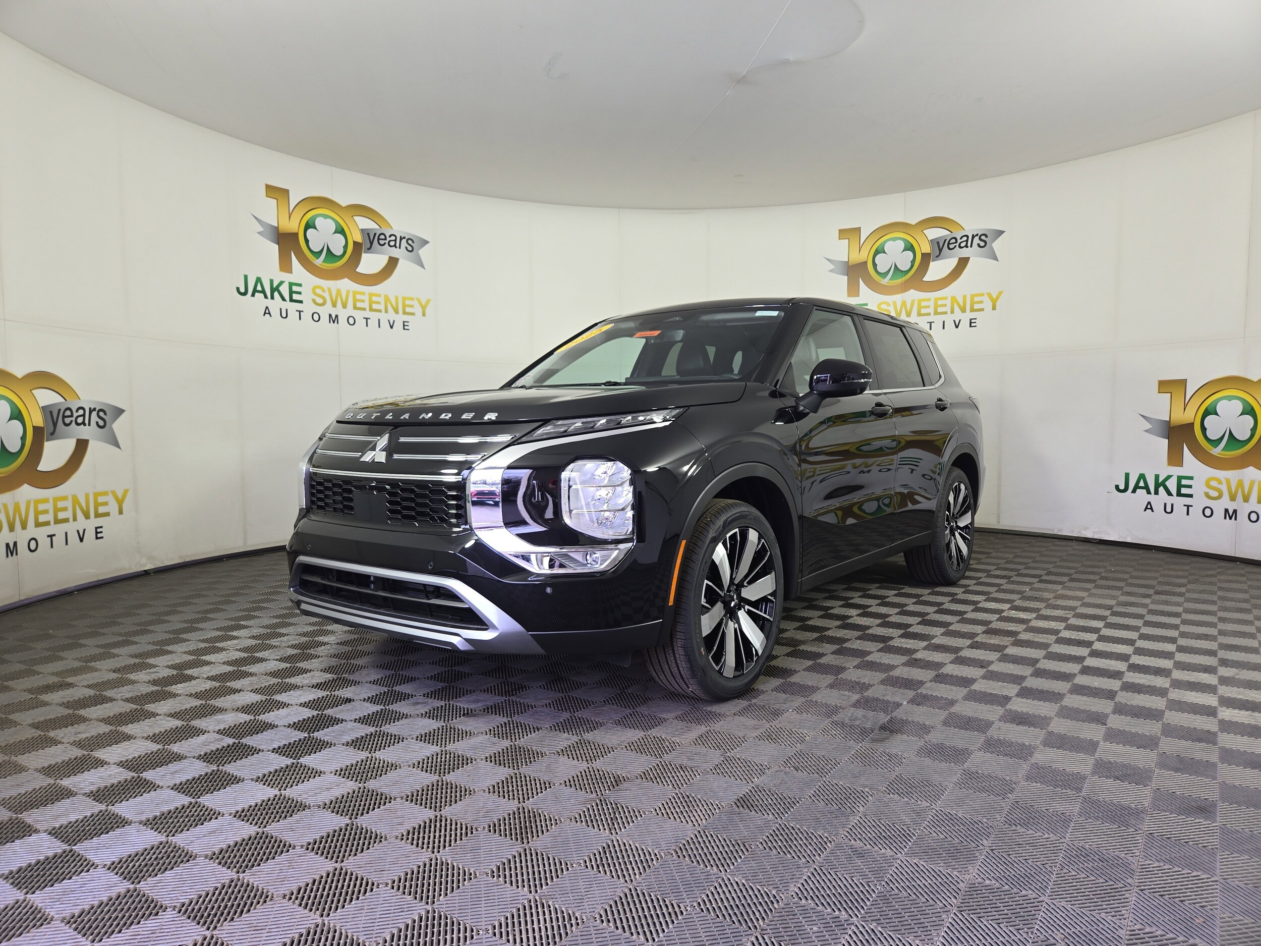 2025 Mitsubishi Outlander SE photo 3