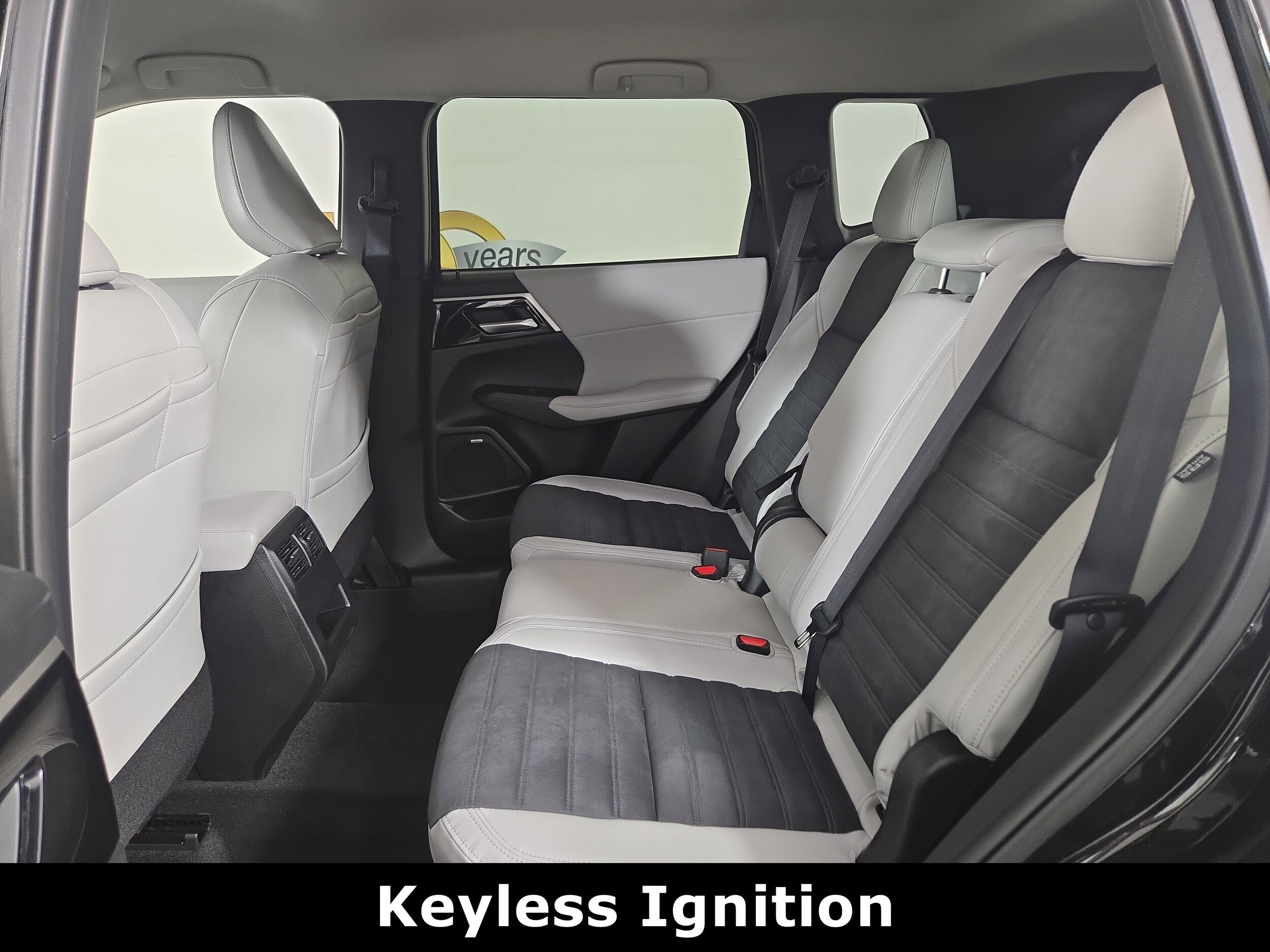 2026 Mitsubishi Outlander SE - Photo 13