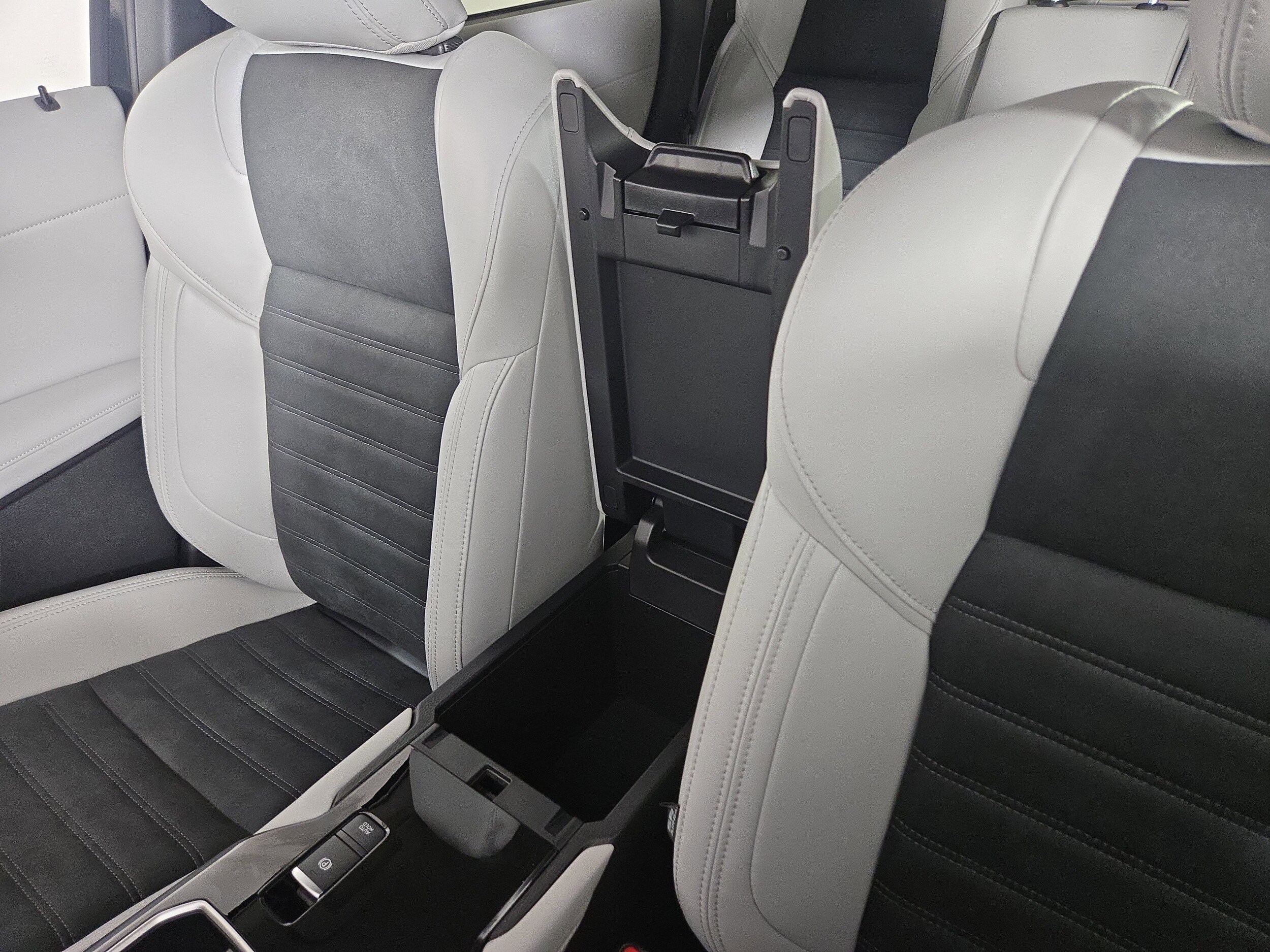 2026 Mitsubishi Outlander SE - Photo 31