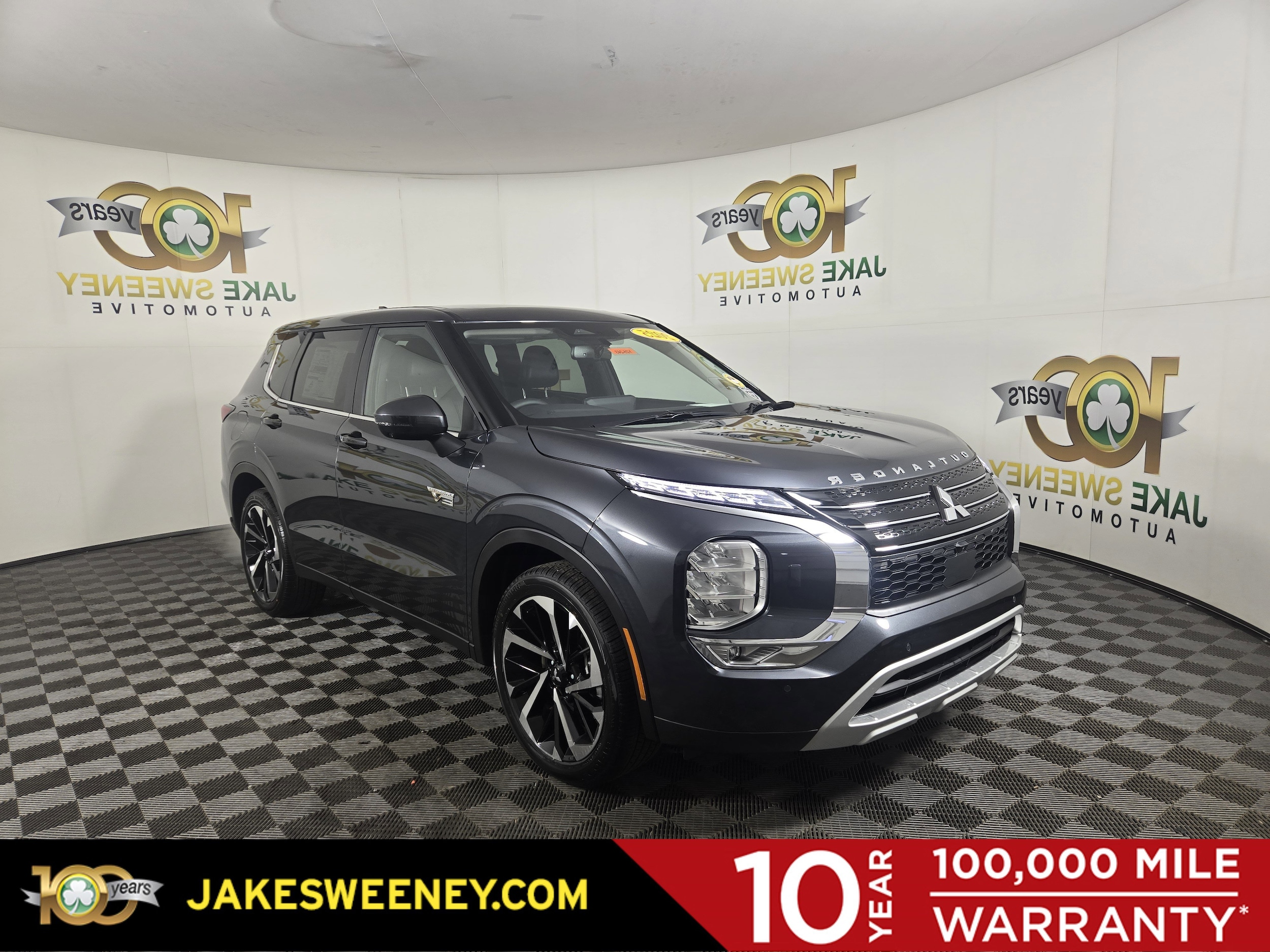 2025 Mitsubishi Outlander Plug-in Hybrid SE's photo