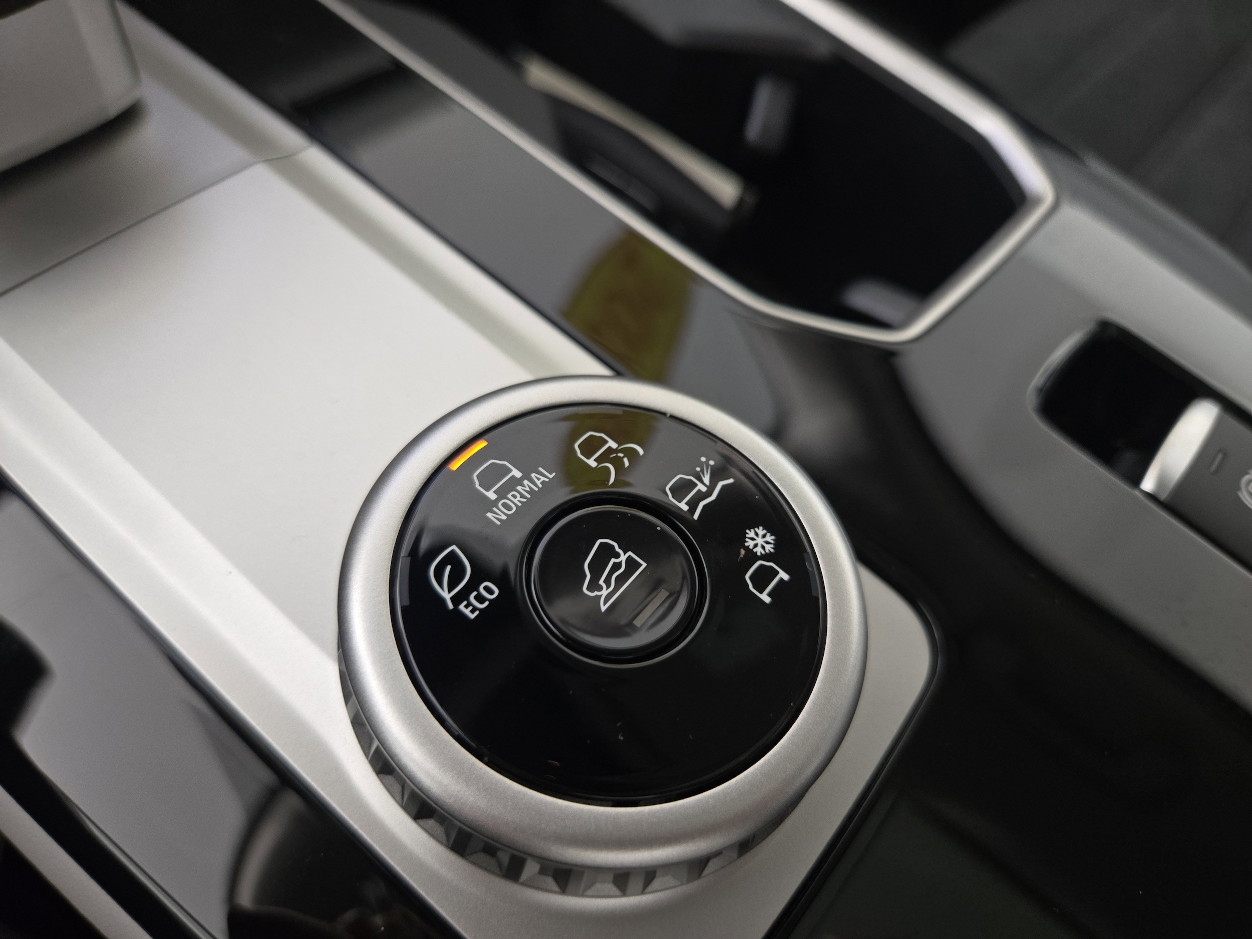 2026 Mitsubishi Outlander SE - Photo 32