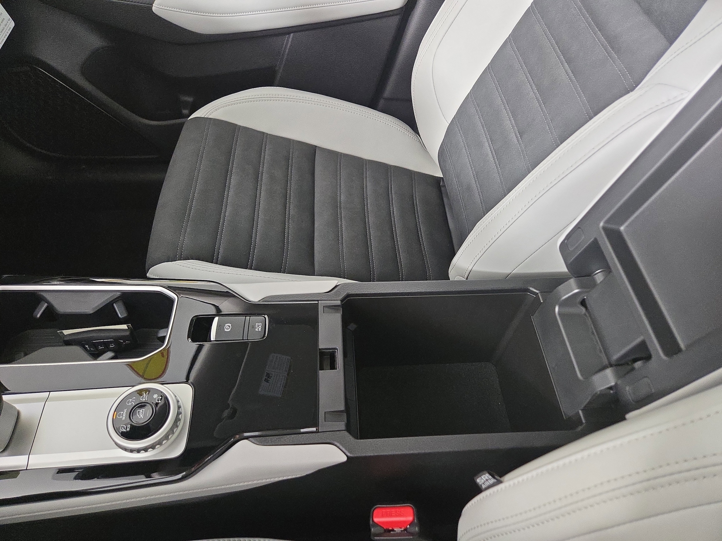 2026 Mitsubishi Outlander SE - Photo 33