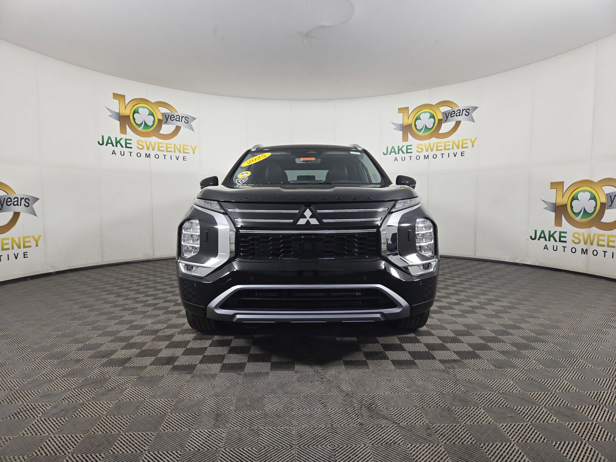 2025 Mitsubishi Outlander SEL photo 2