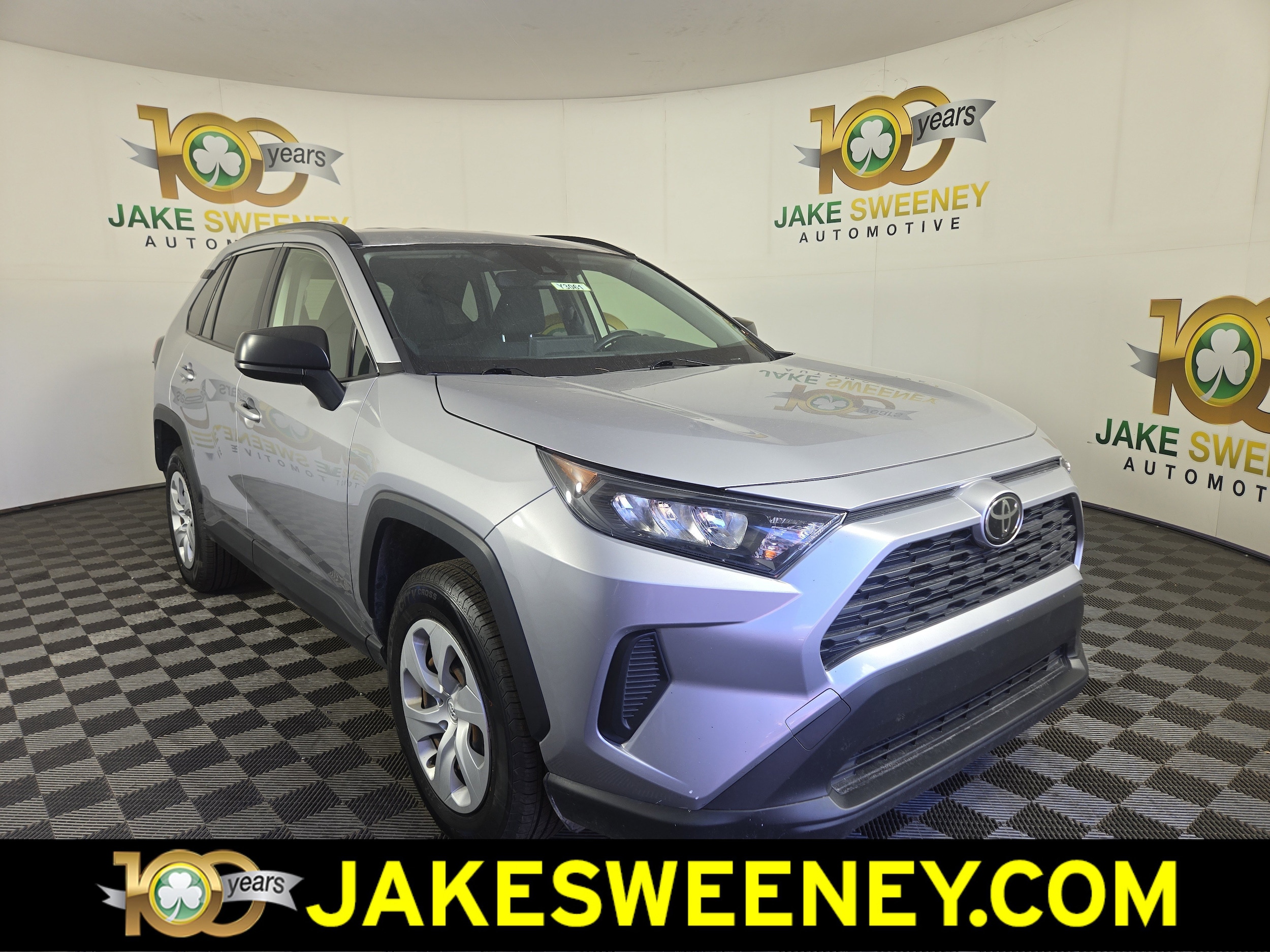 2021 Toyota RAV4 LE's photo