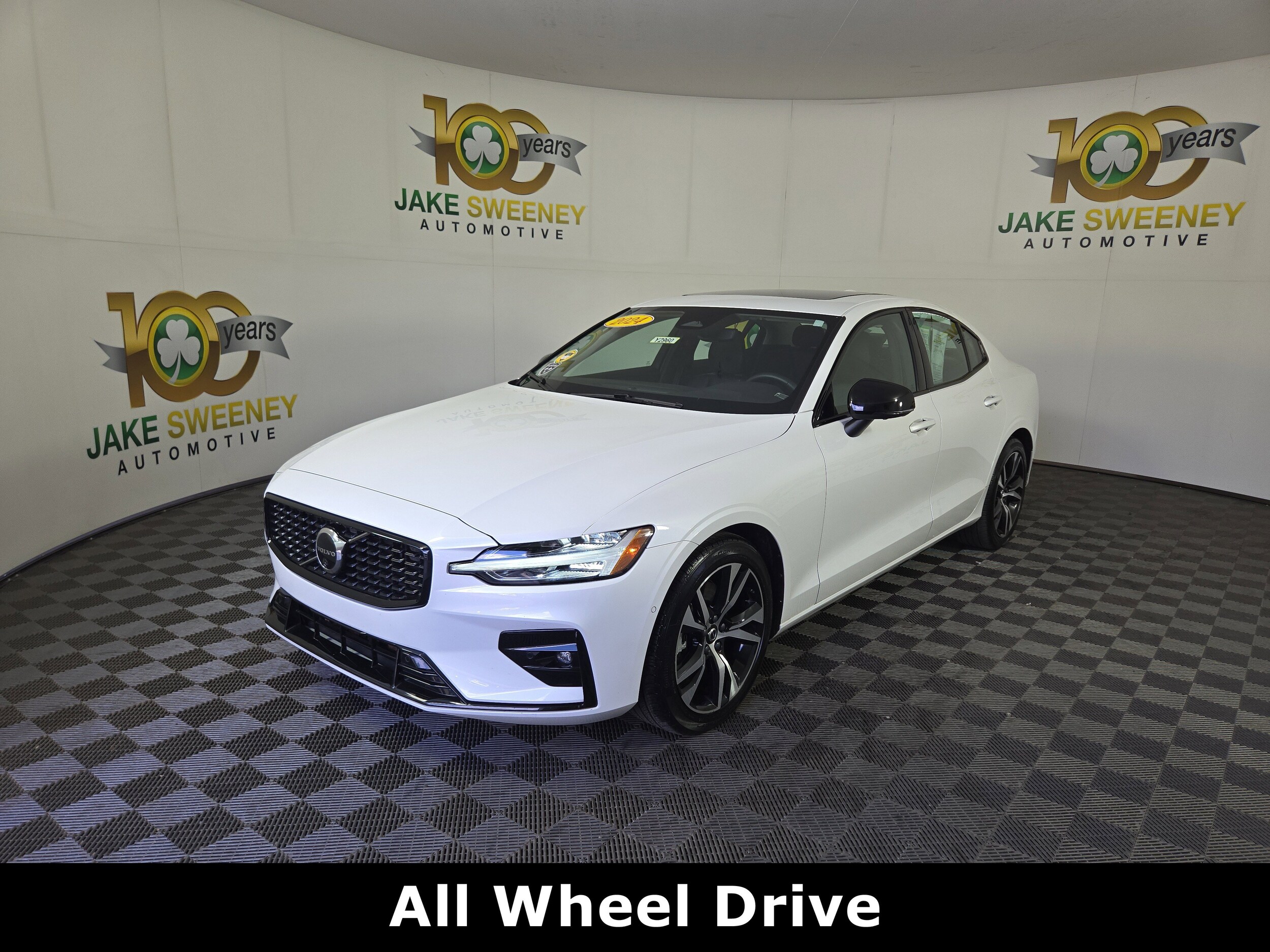 2024 Volvo S60 B5 Plus photo 2