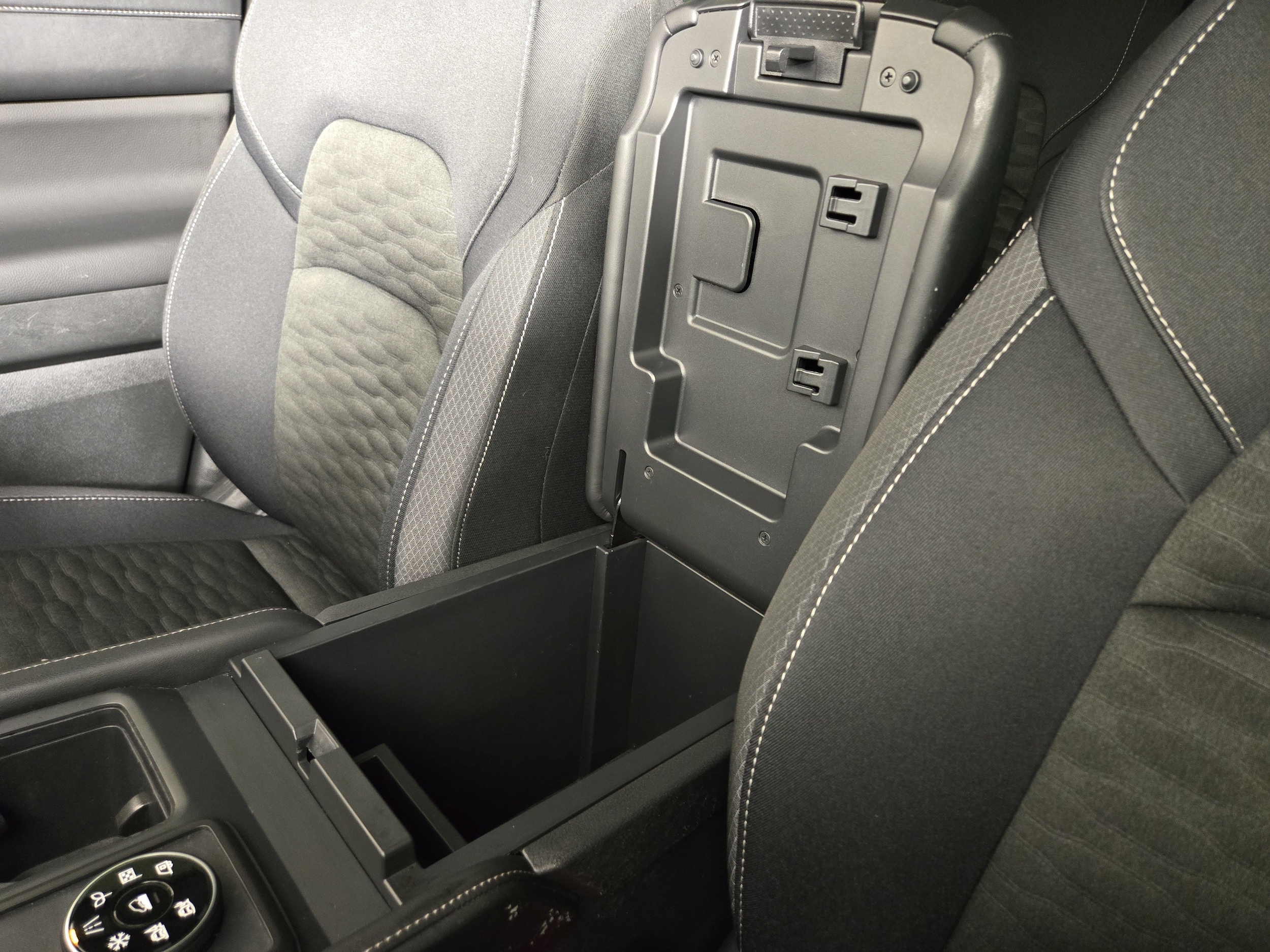 2024 Nissan Pathfinder S - Photo 26