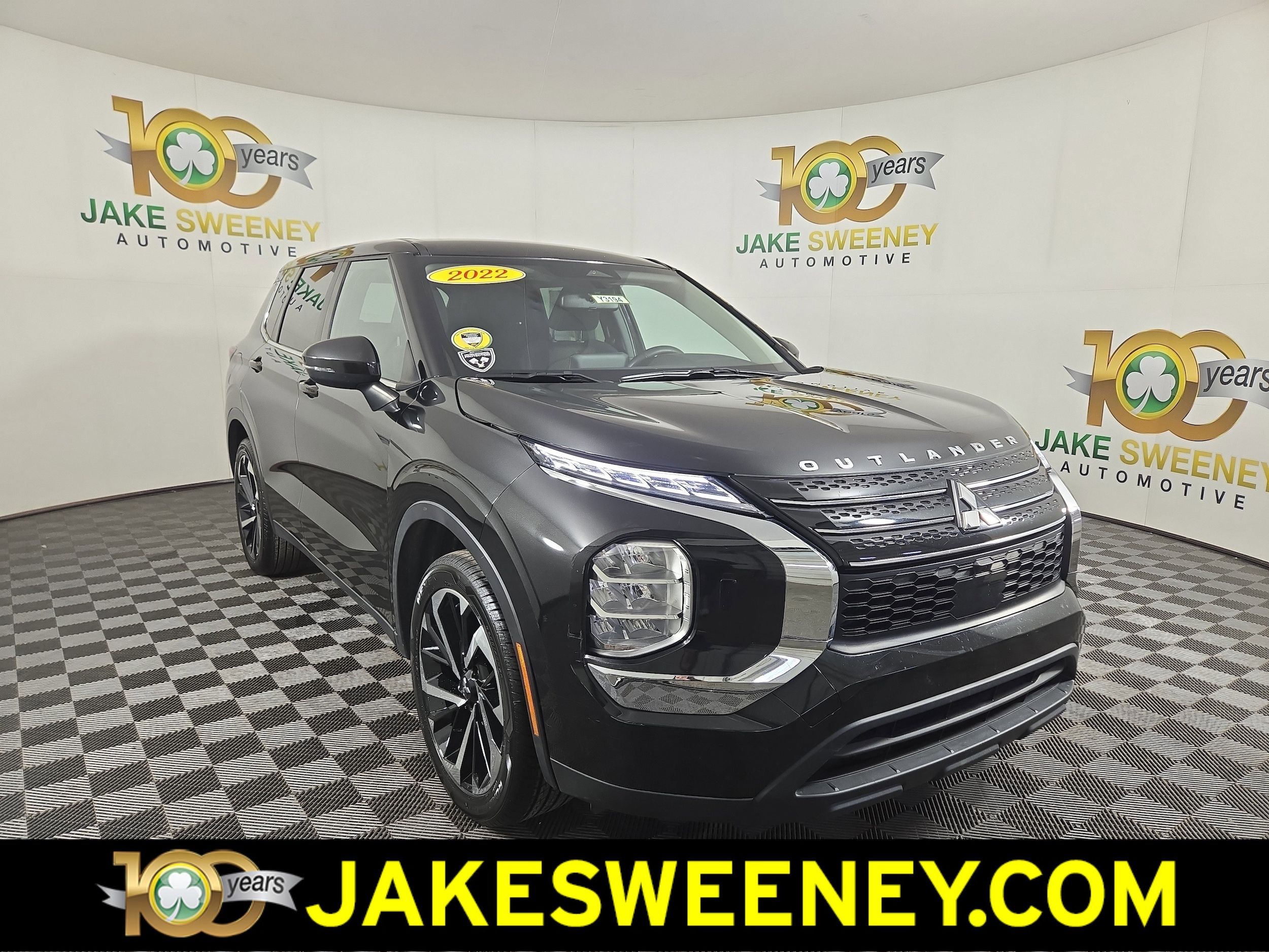 2022 Mitsubishi Outlander ES's photo