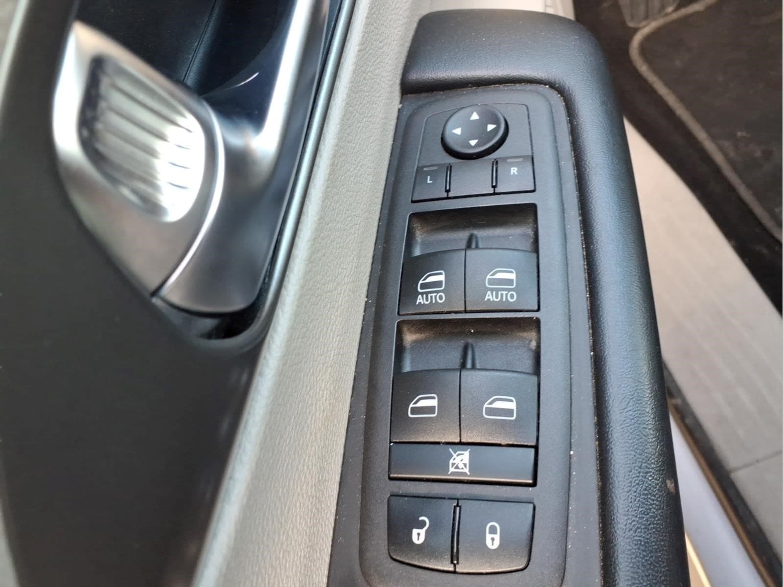 2023 Chrysler Pacifica Touring L - Photo 18