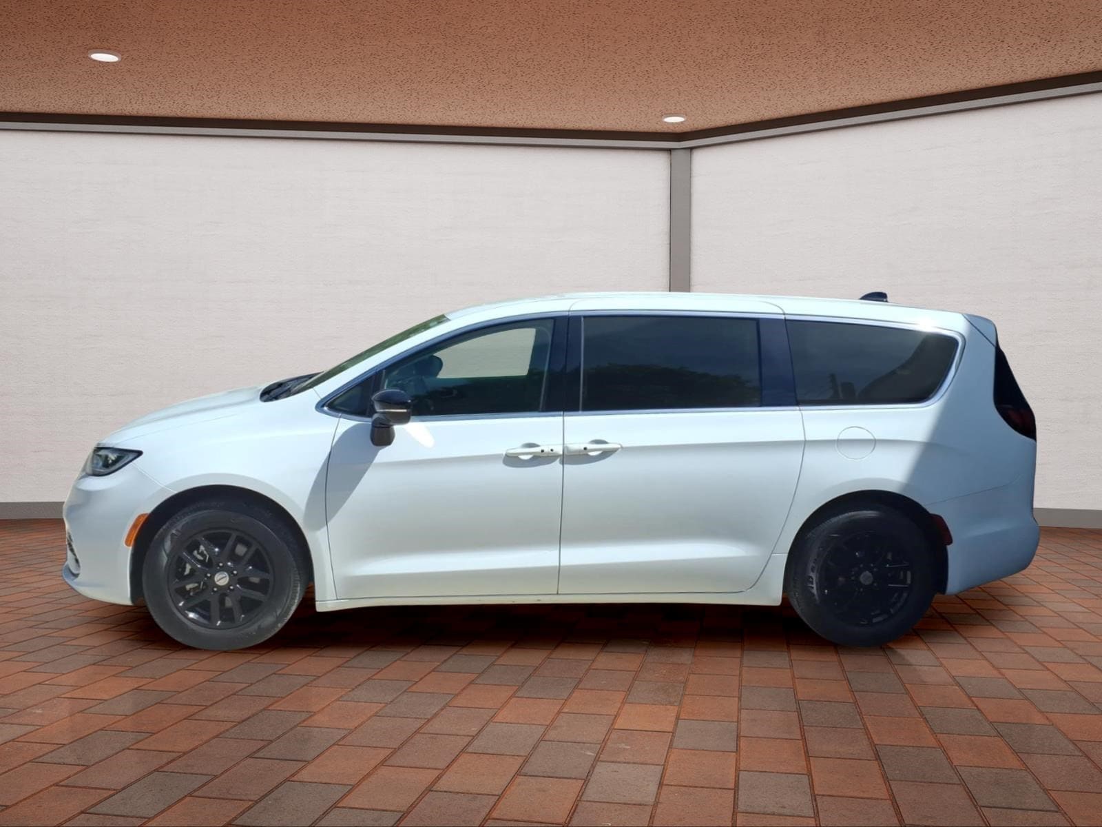 2024 Chrysler Pacifica Touring L - Photo 8