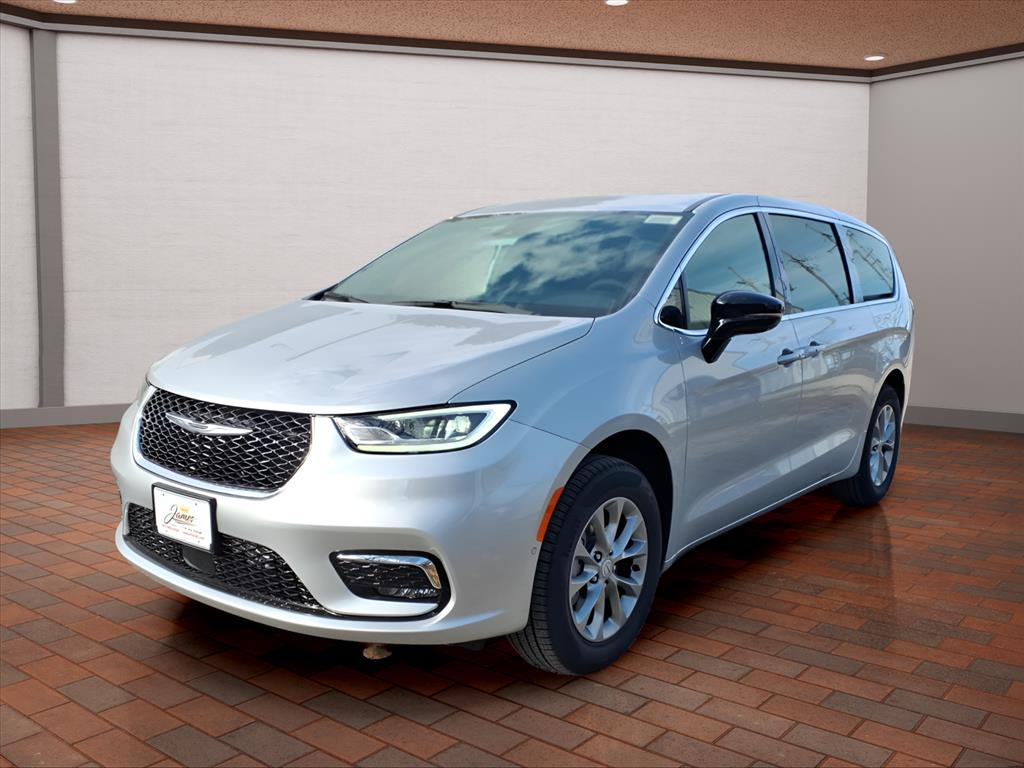 2026 Chrysler Pacifica photo 2