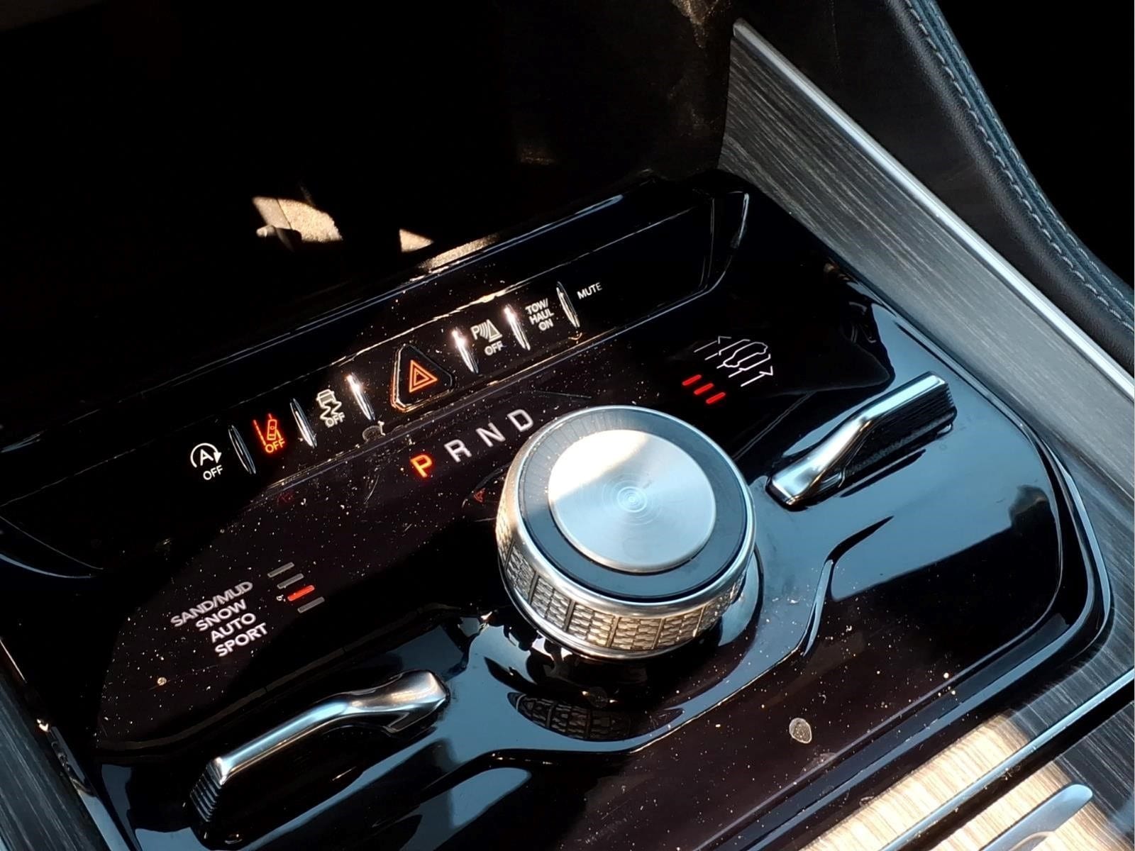 2024 Jeep Wagoneer L Series III - Photo 10