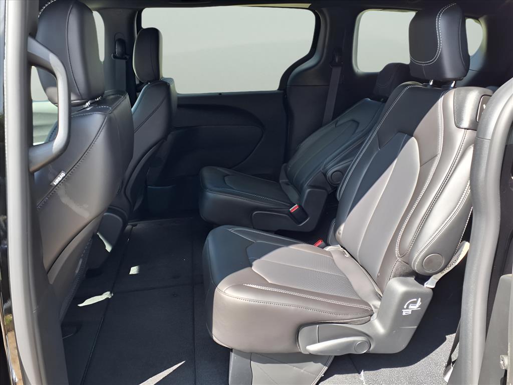 2026 Chrysler Pacifica Select - Photo 19