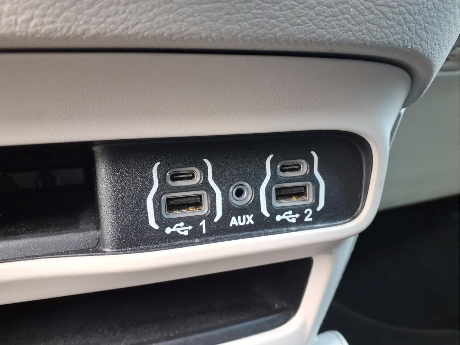 2023 Chrysler Pacifica Touring L - Photo 14