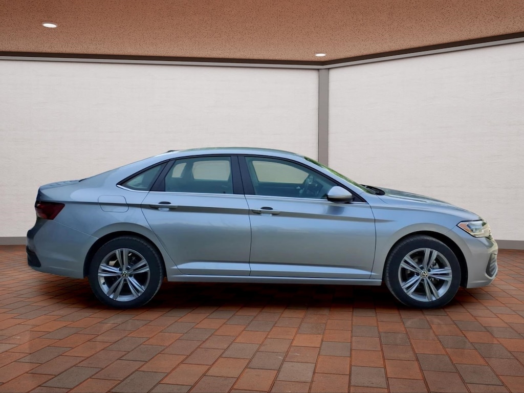 Used 2024 Volkswagen Jetta 1.5T SE Sedan