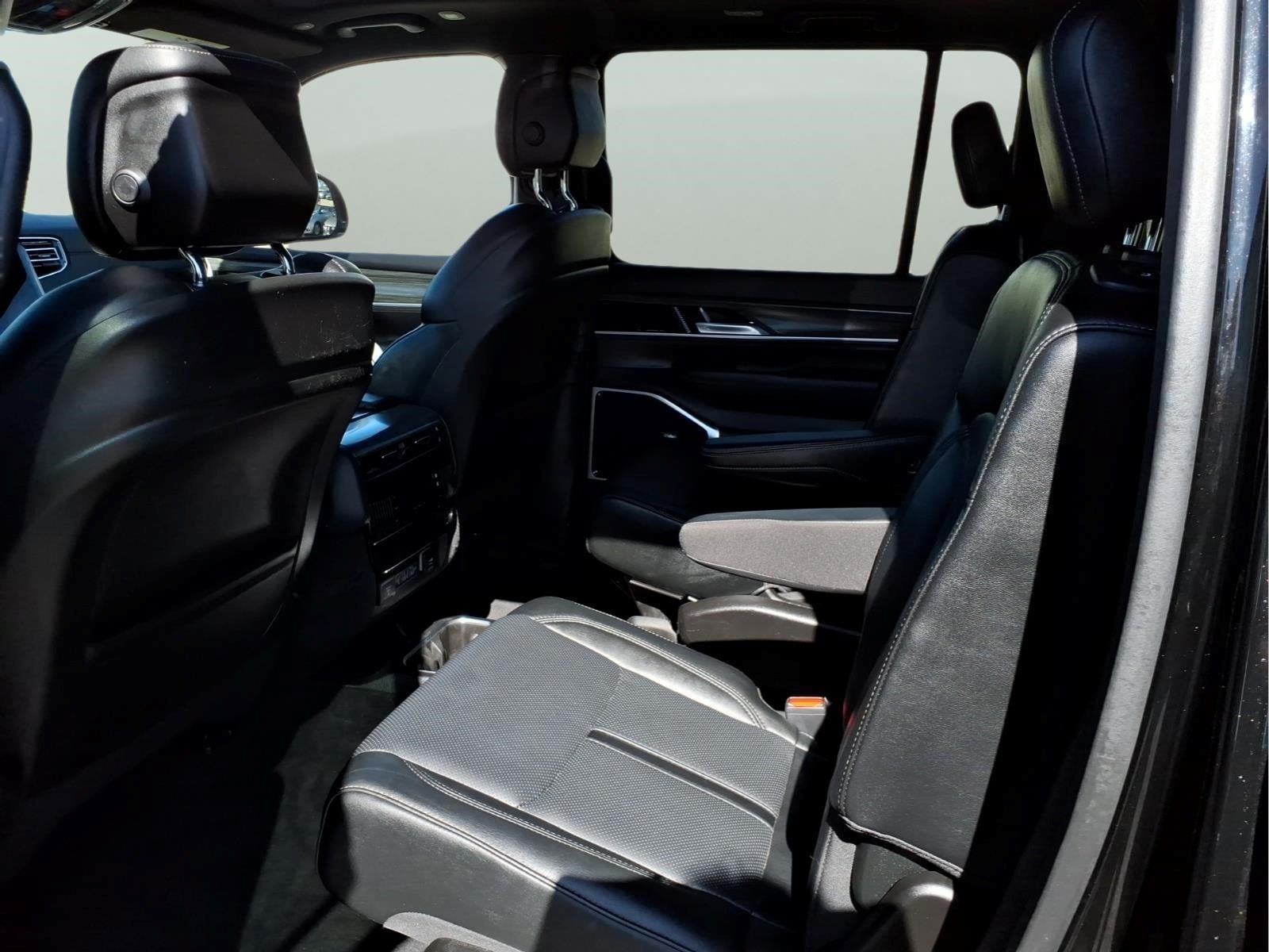 2024 Jeep Wagoneer L Series III - Photo 29