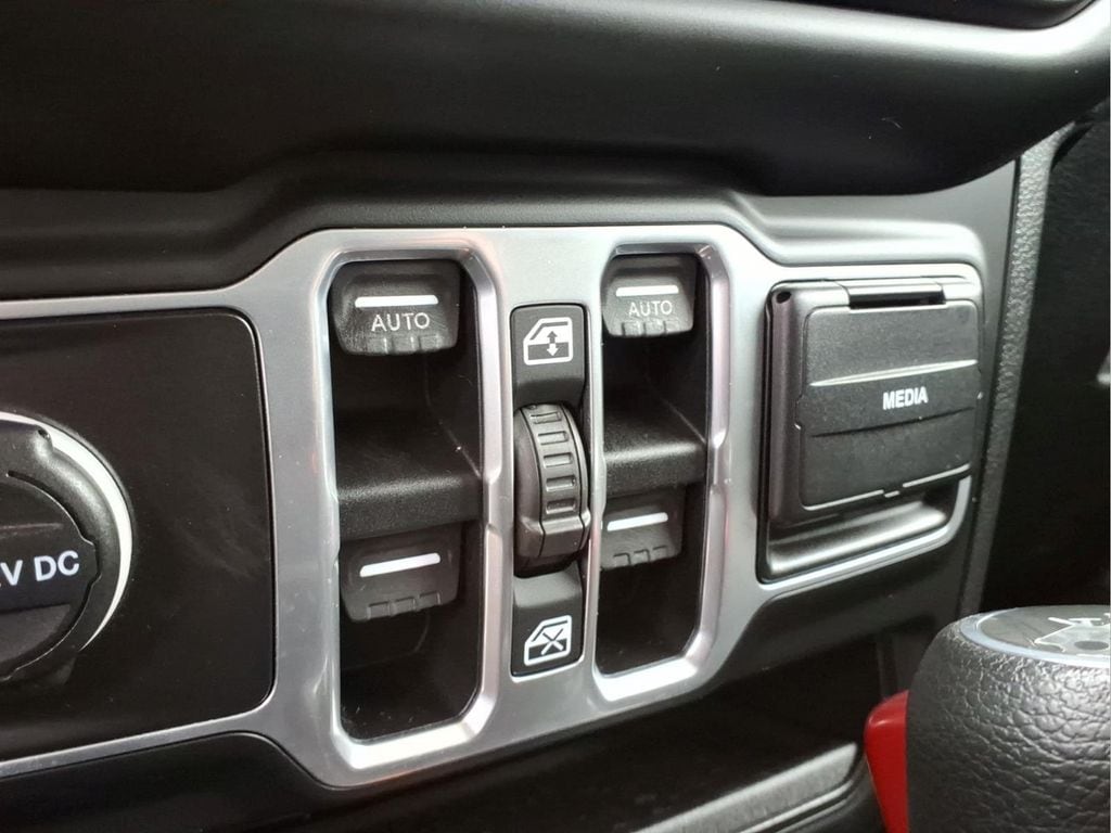 2018 Jeep All-New Wrangler Unlimited Sahara - Photo 13